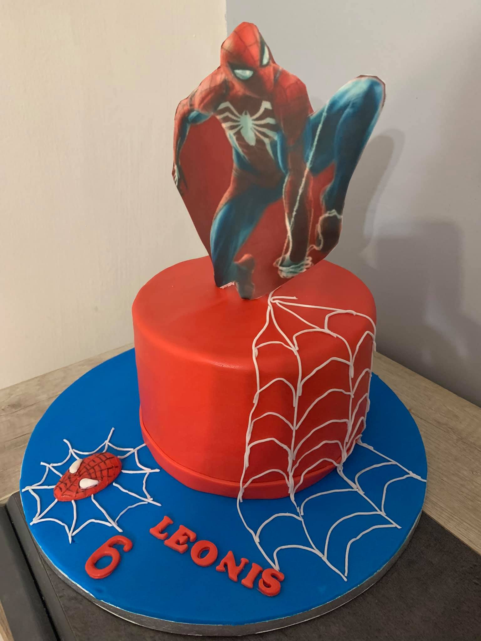 Le Heros Prefere De Leonis Mes Gateaux En Pate A Sucre Facebook