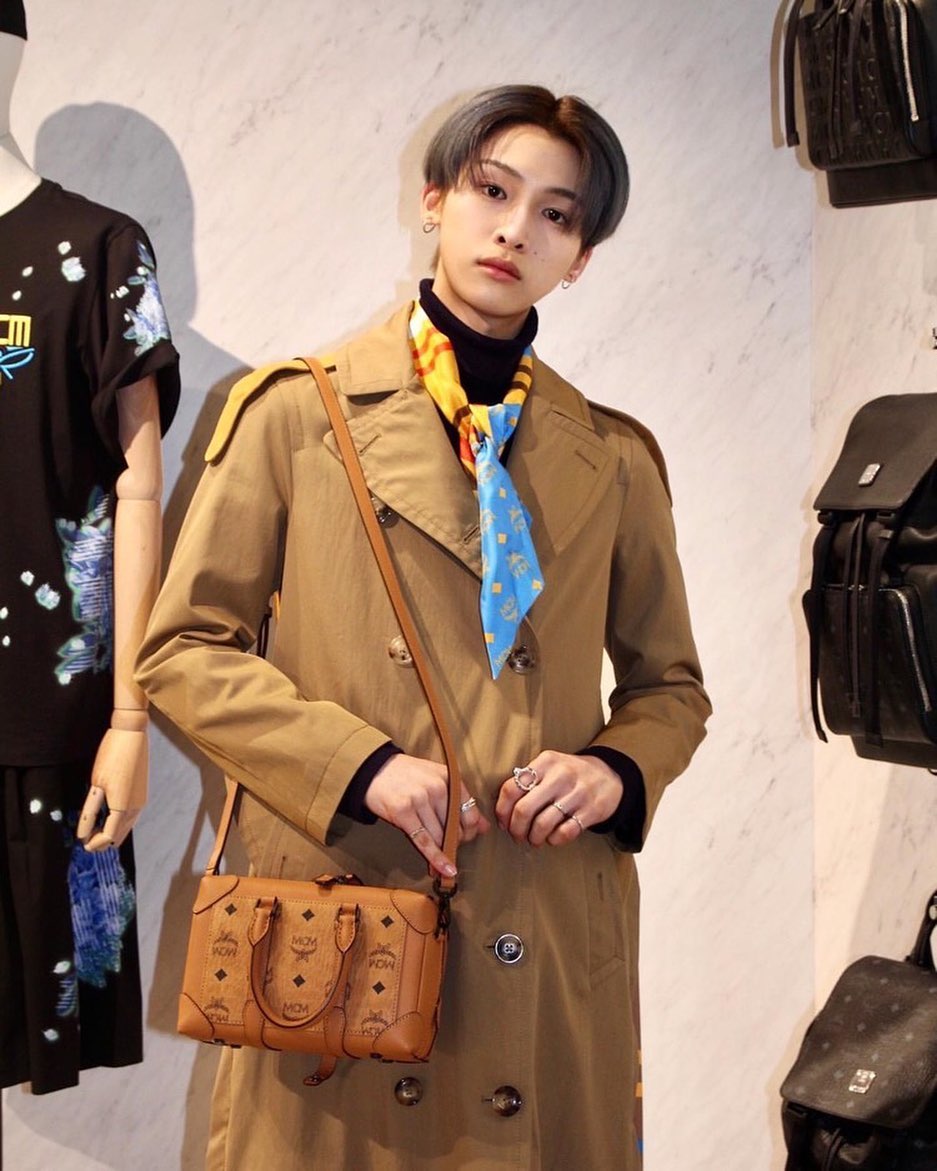 定価10万MCM by PHENOMENON シースルートレンチコート　M MCM - GEO Graffiti Plesee Trench and Soft Berlin Crossbody @kx0lx8