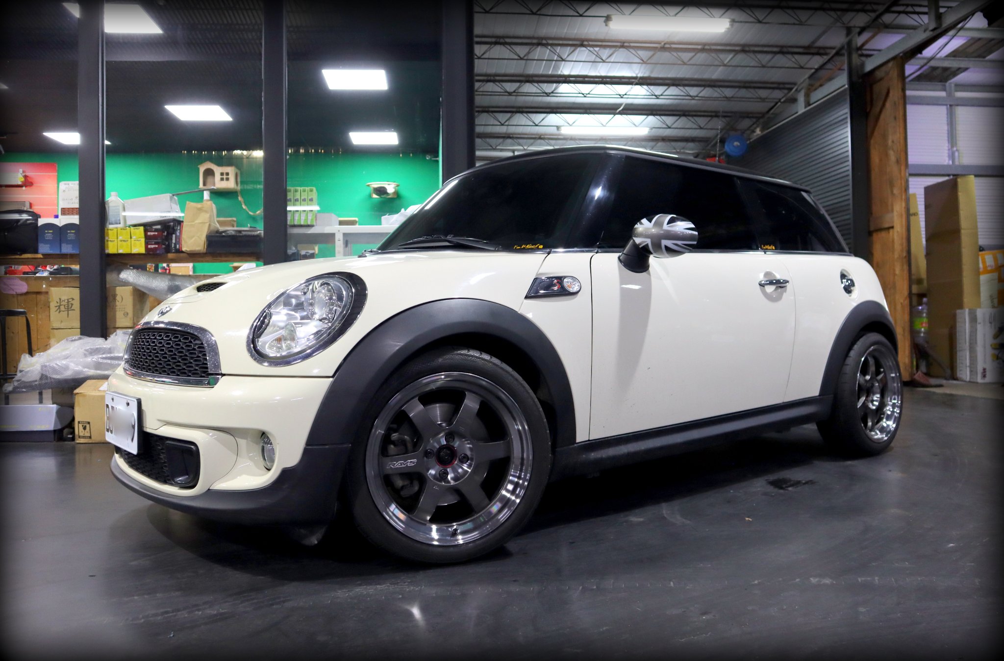 MINI R56 COOPER S 換裝 RAYS TE37V... - 布魯商行(Blues Garage)