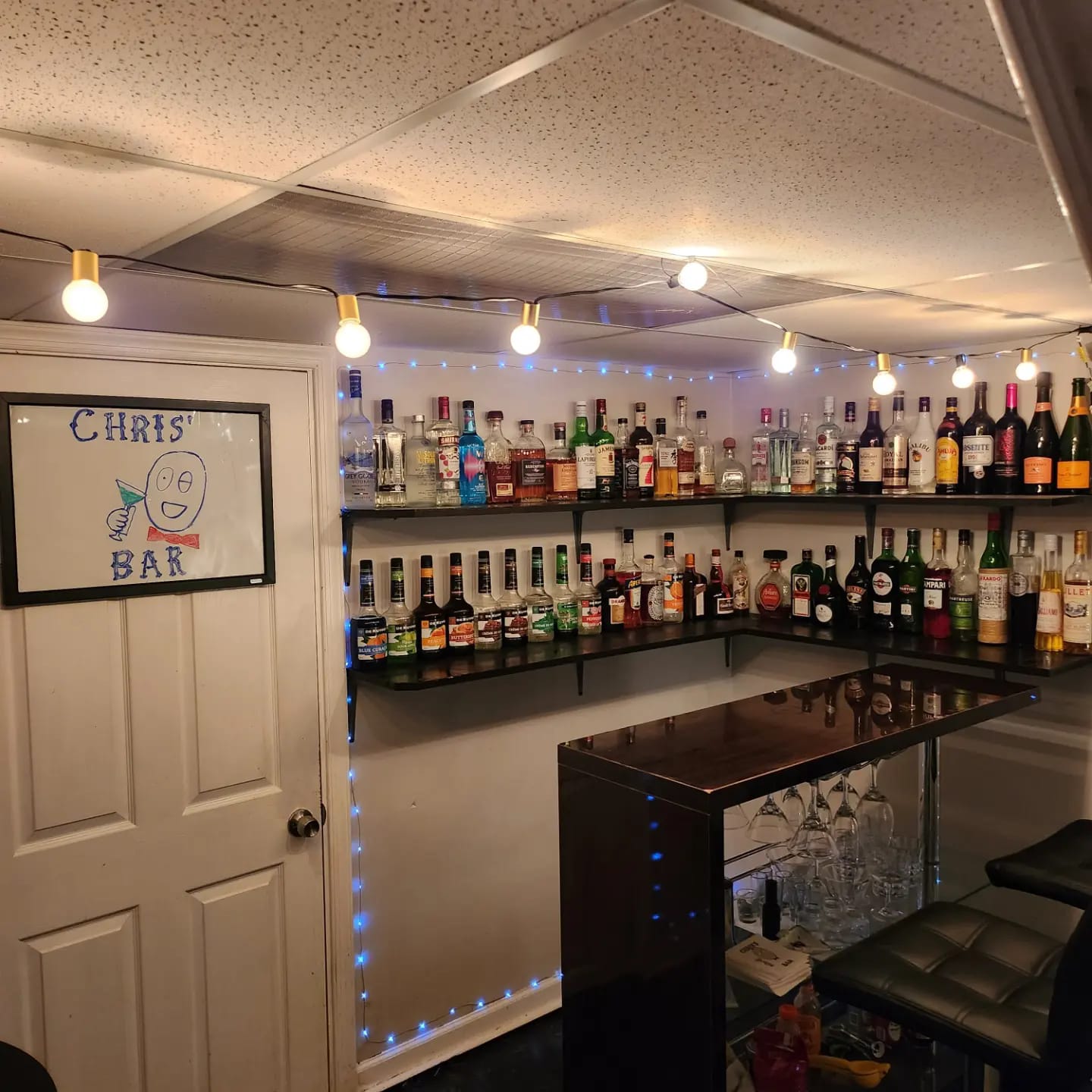 Chris' Bar