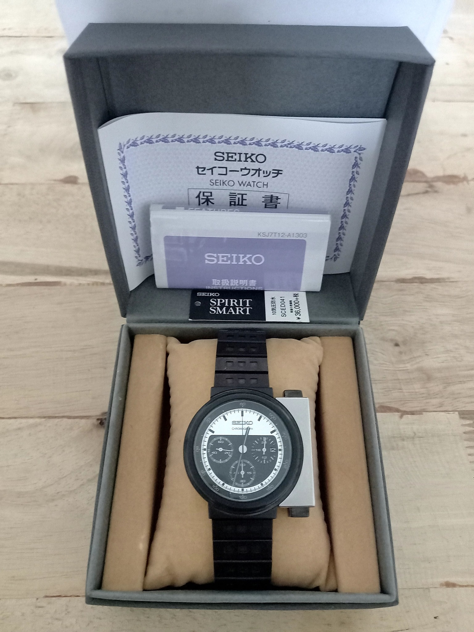 Seiko A828-4000. Giugiaro design
