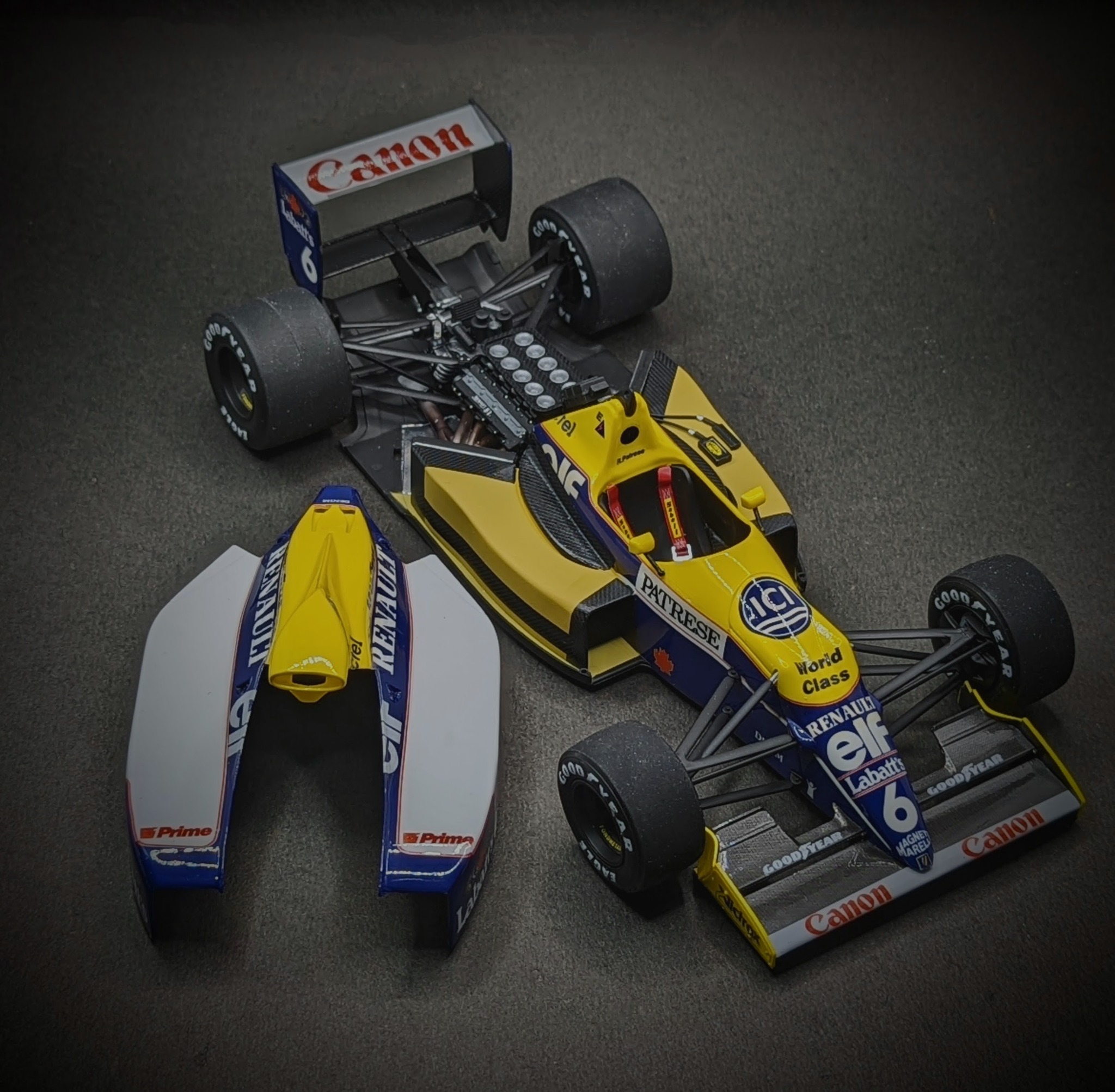 1990 Williams F1 model with carbon look and decals