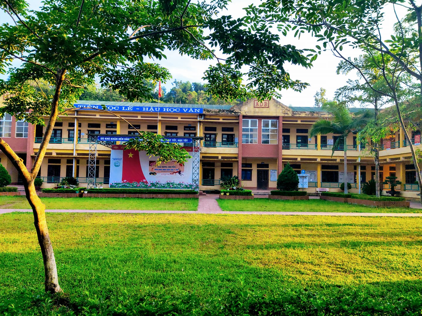 Trường THPT Pác Khuông