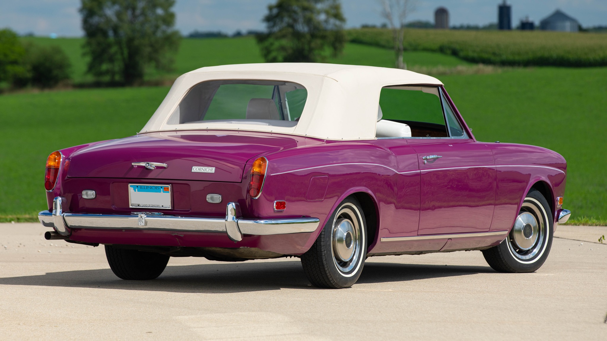 What's your favorite sweet treat? 🍭🍬 1971 Rolls-Royce Corniche
