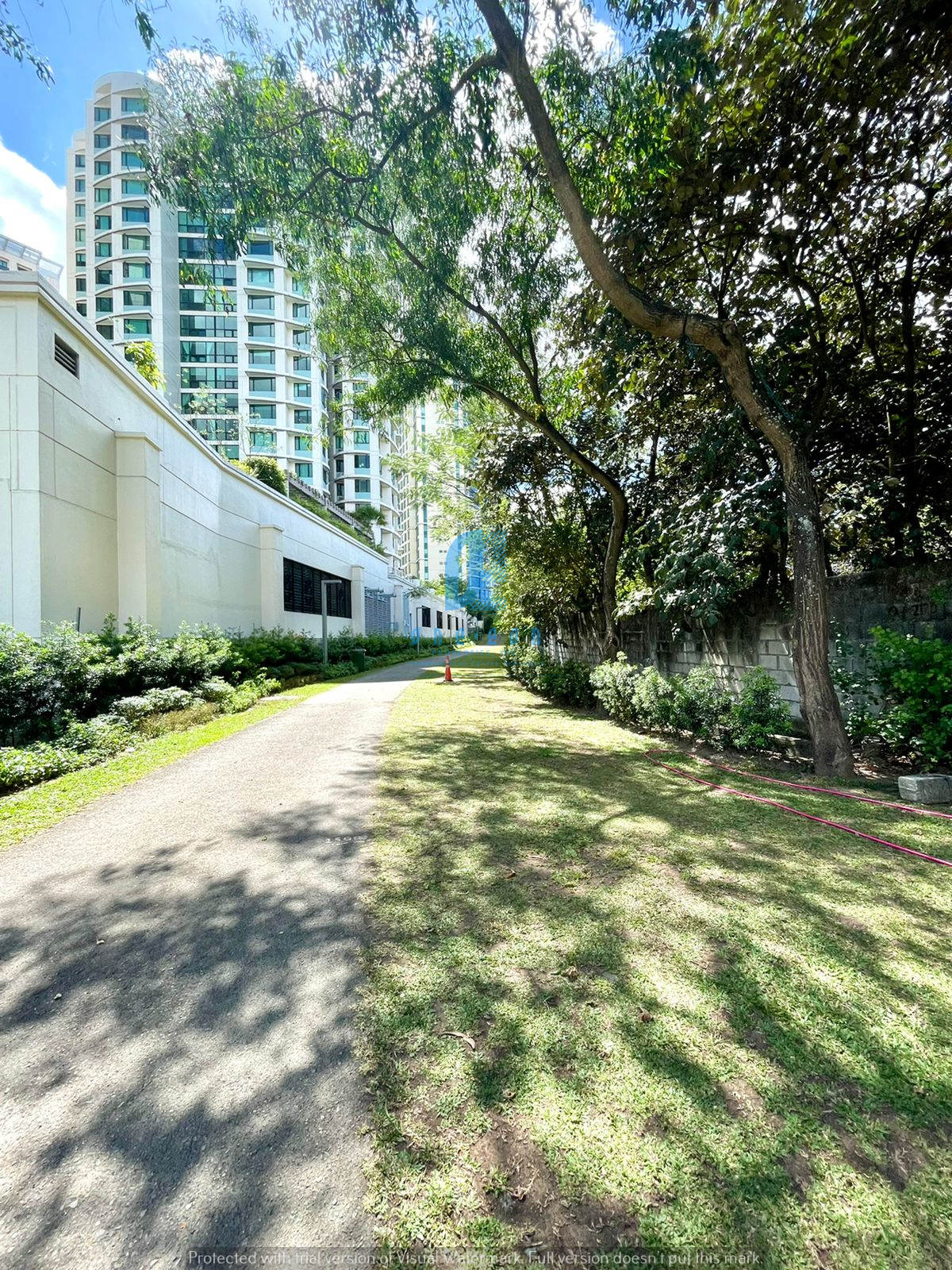 Upgraded 2BR/Den at BONIFACIO... - One Eon Properties, Inc
