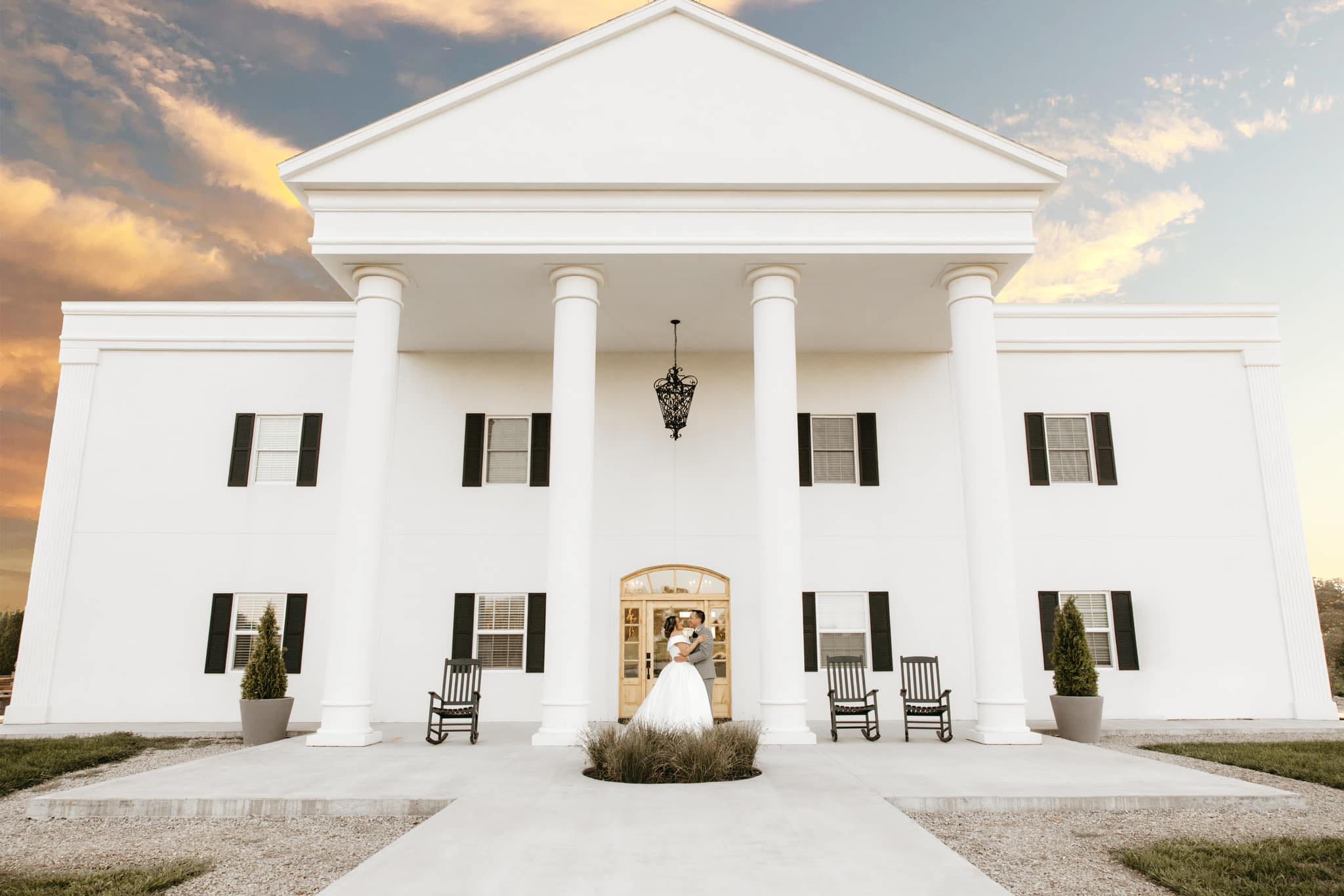 Southern Charm Estate | Mount Vernon MO