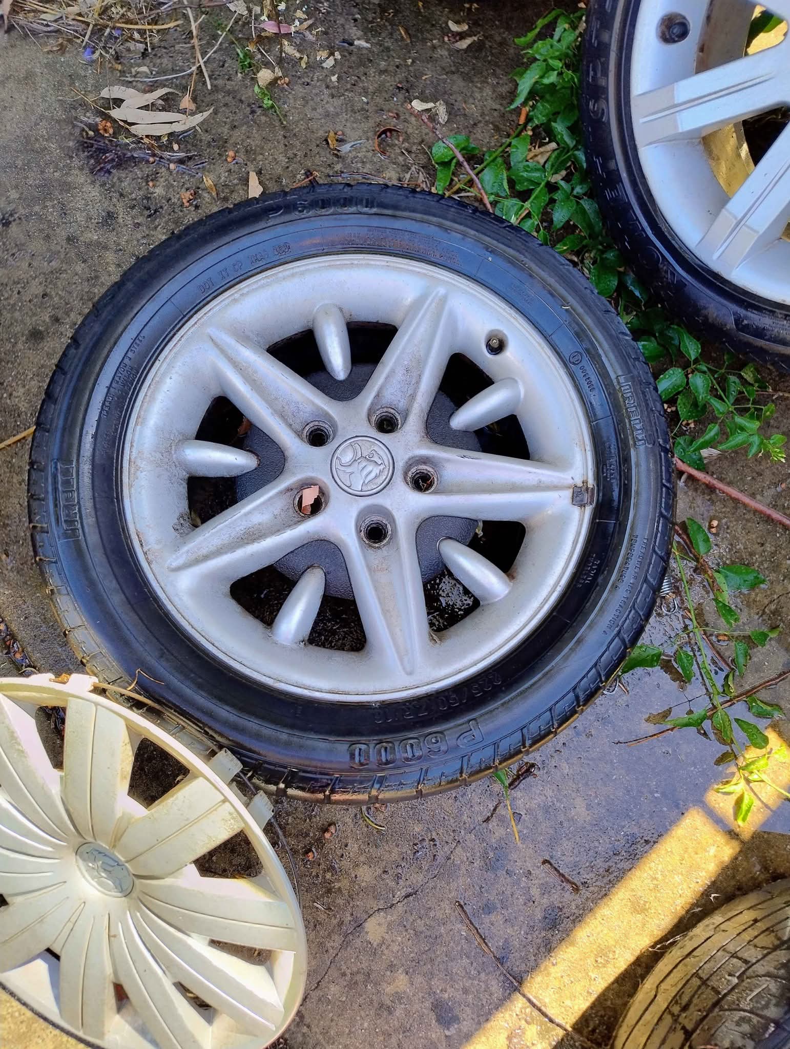 of Commodore wheels HSV, 17 inch Treat looks very good Rims not ...
