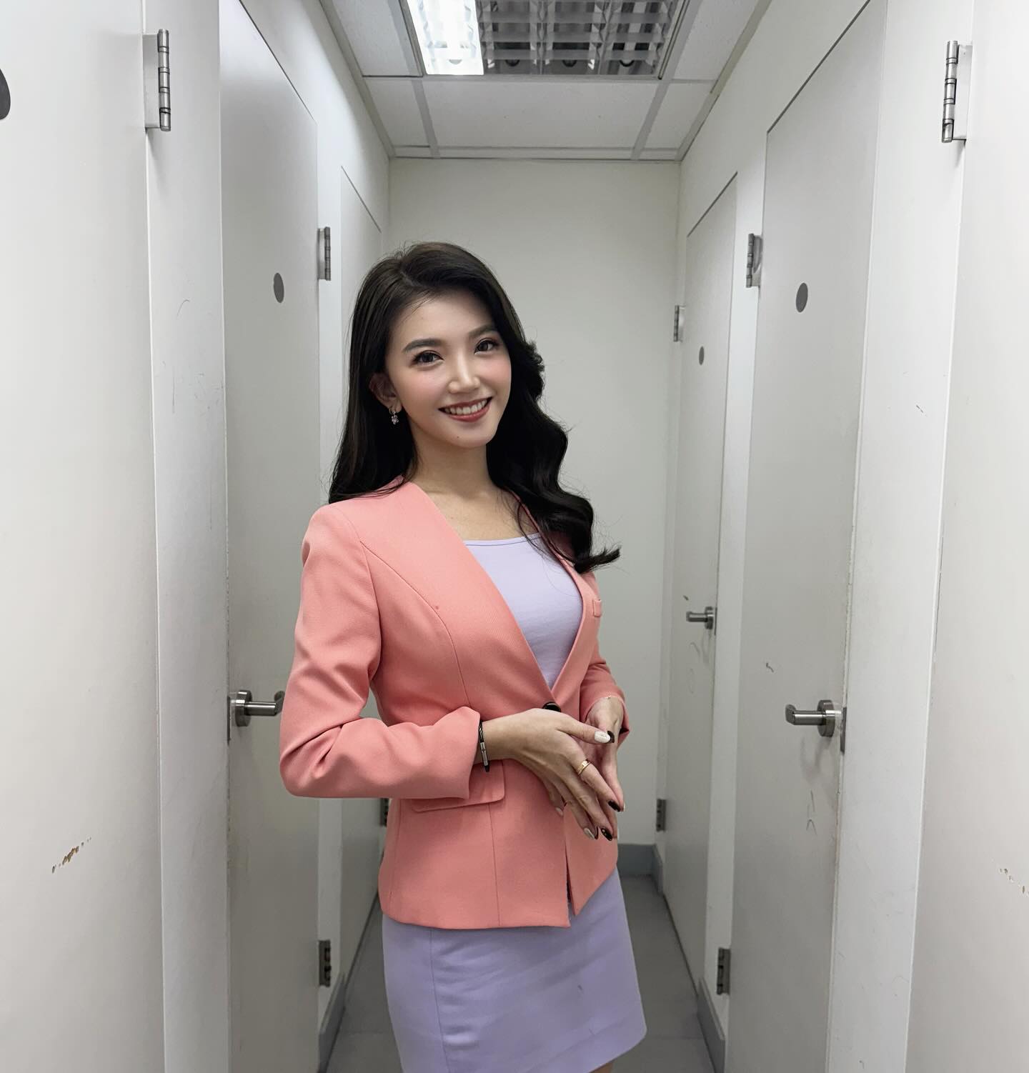 李家妤JosephineLee - 想發一些除了播報服的照片 但現在除了工作跟碩論，沒別的了😀 - 播報班表： 11/4（一）0600整點 ...