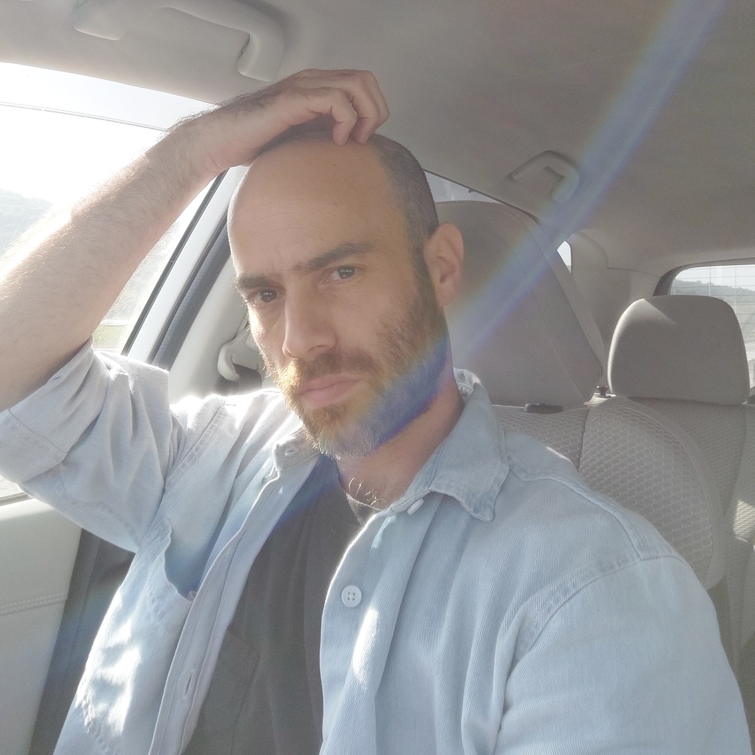 שנים חמקתי מלכתוב פה על פוליטיקה, ואני מעוניין רגע, בעקבות ולכבוד ...