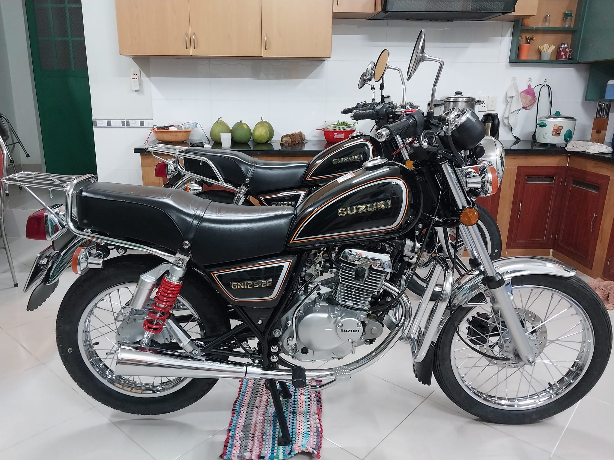 GN125-2F modified with spoke rim and metal headlight