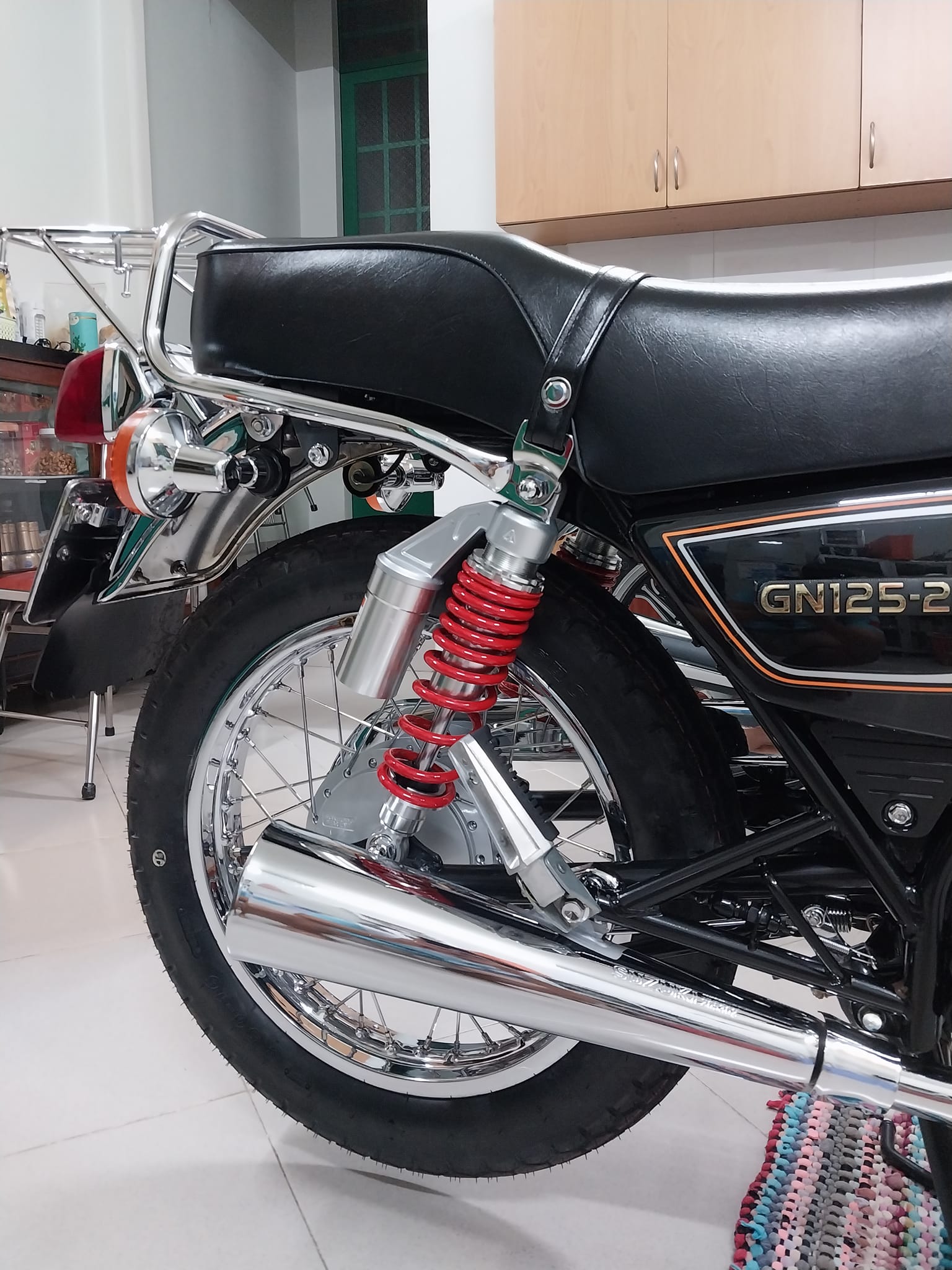 GN125-2F modified with spoke rim and metal headlight