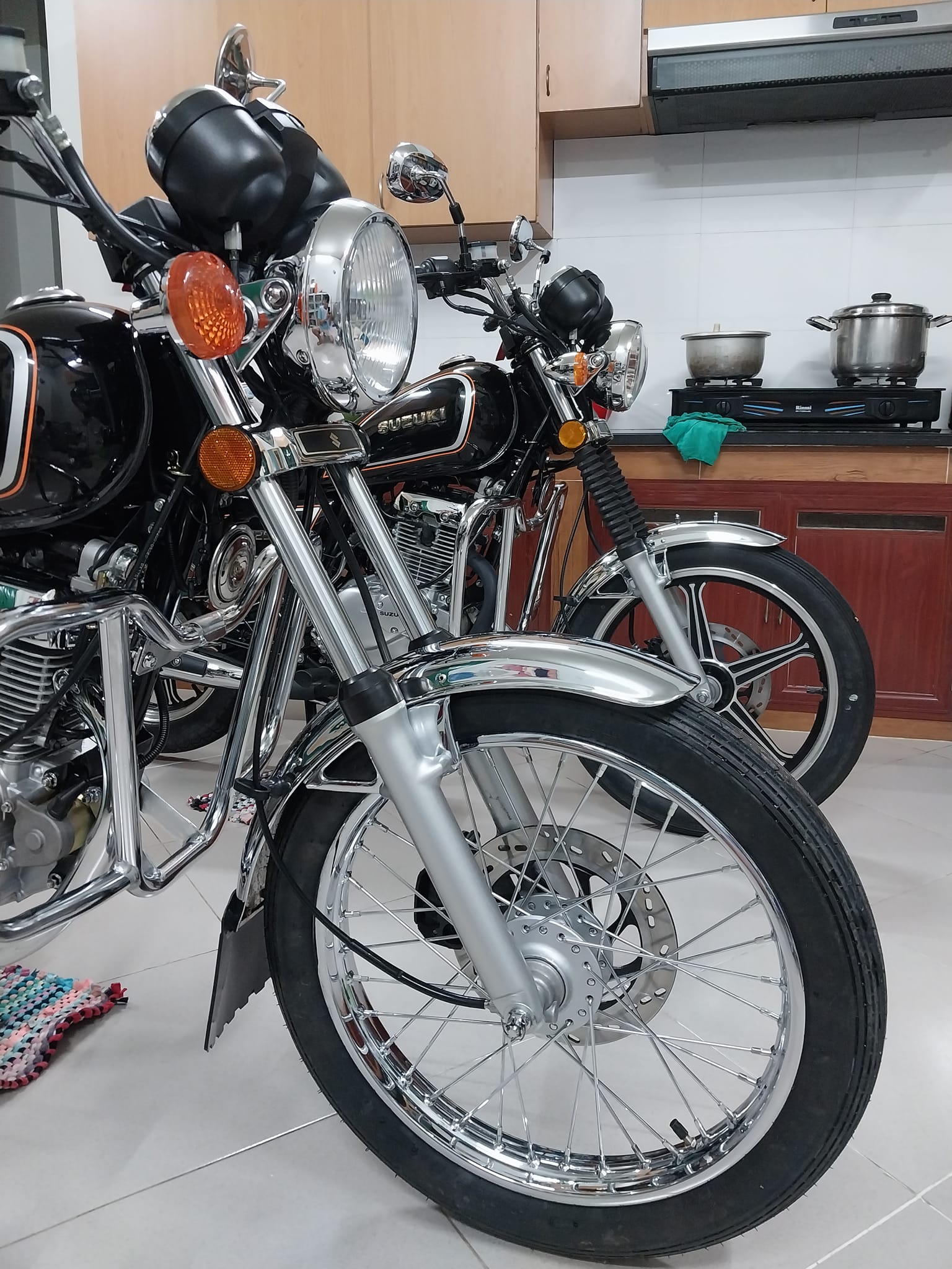 GN125-2F modified with spoke rim and metal headlight