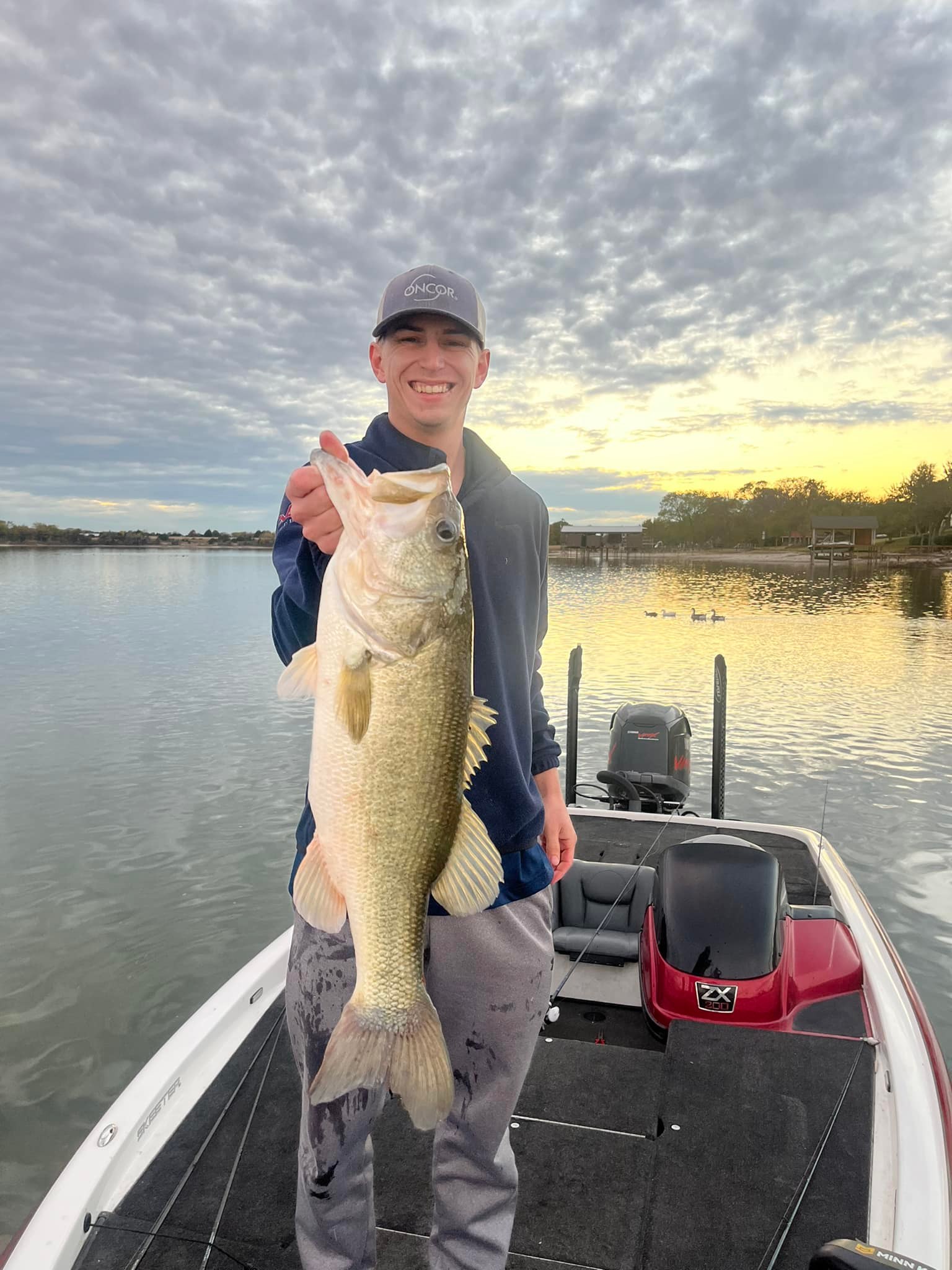 カーペンター Man oh man look who I ran into on the lake yesterday with this big