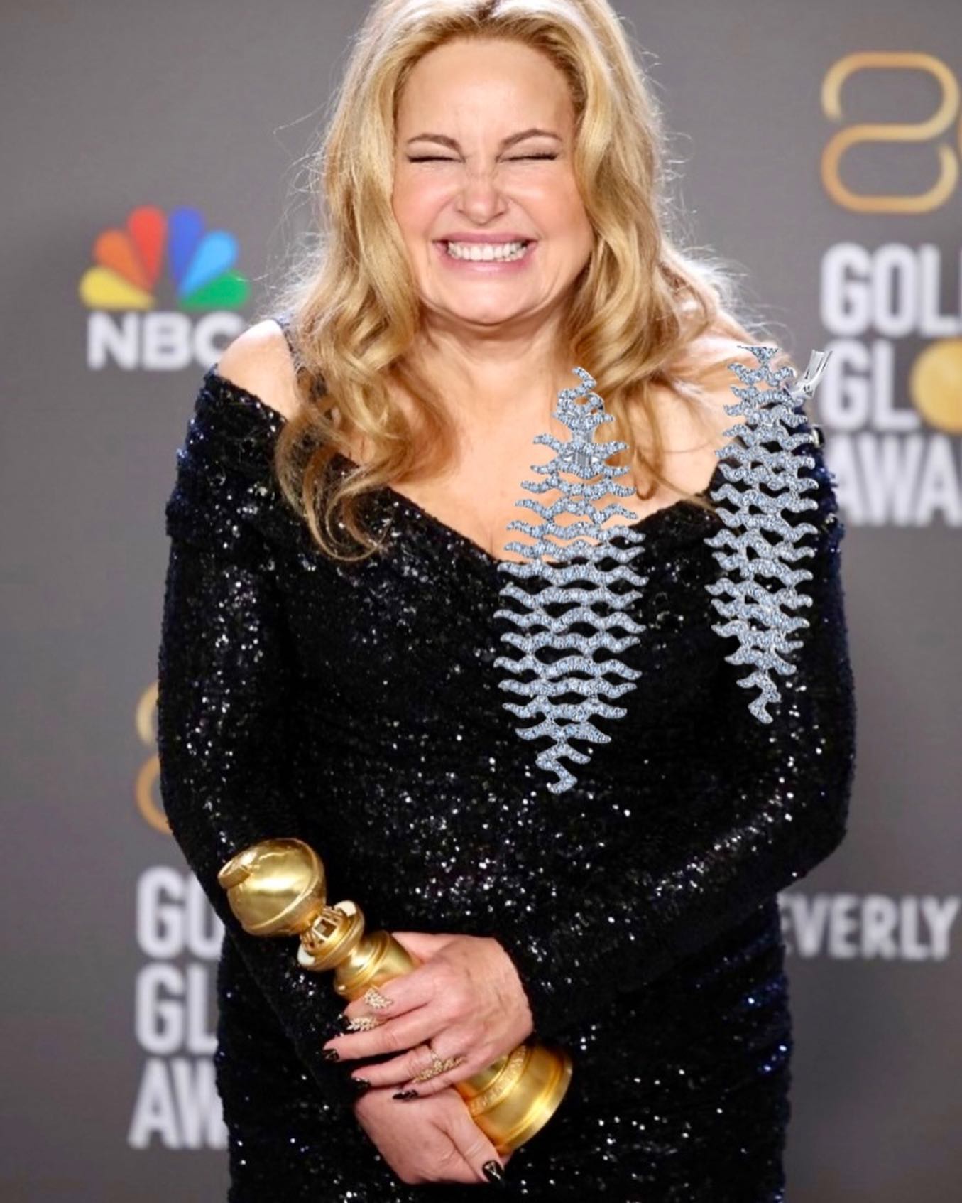 jennifer coolidge golden globes dress wears Graziela Gems at 2023 sellout-alert-sent