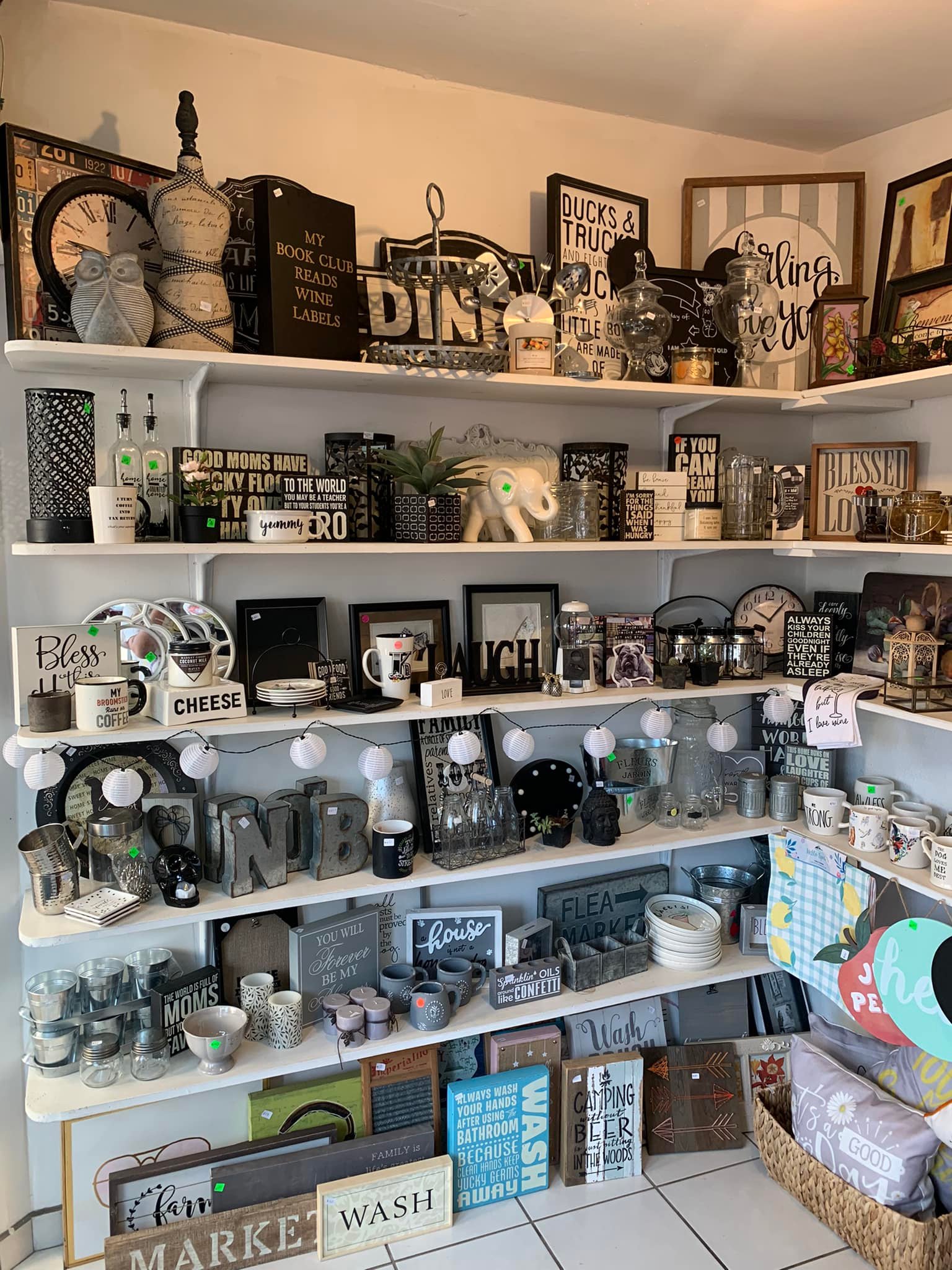 Decor Vintage Store added a new photo. - Decor Vintage Store