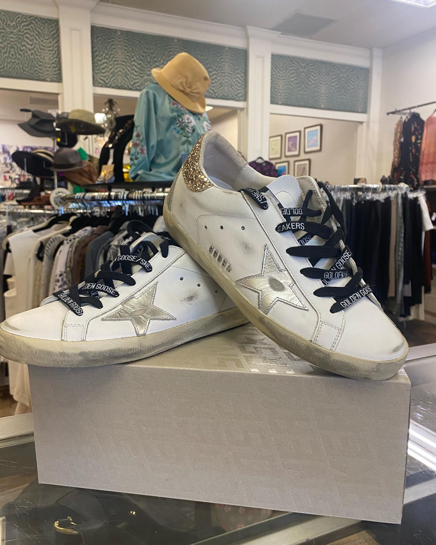 Look 👀 what just walked in!! Golden Goose Ballstar Size 38 $259