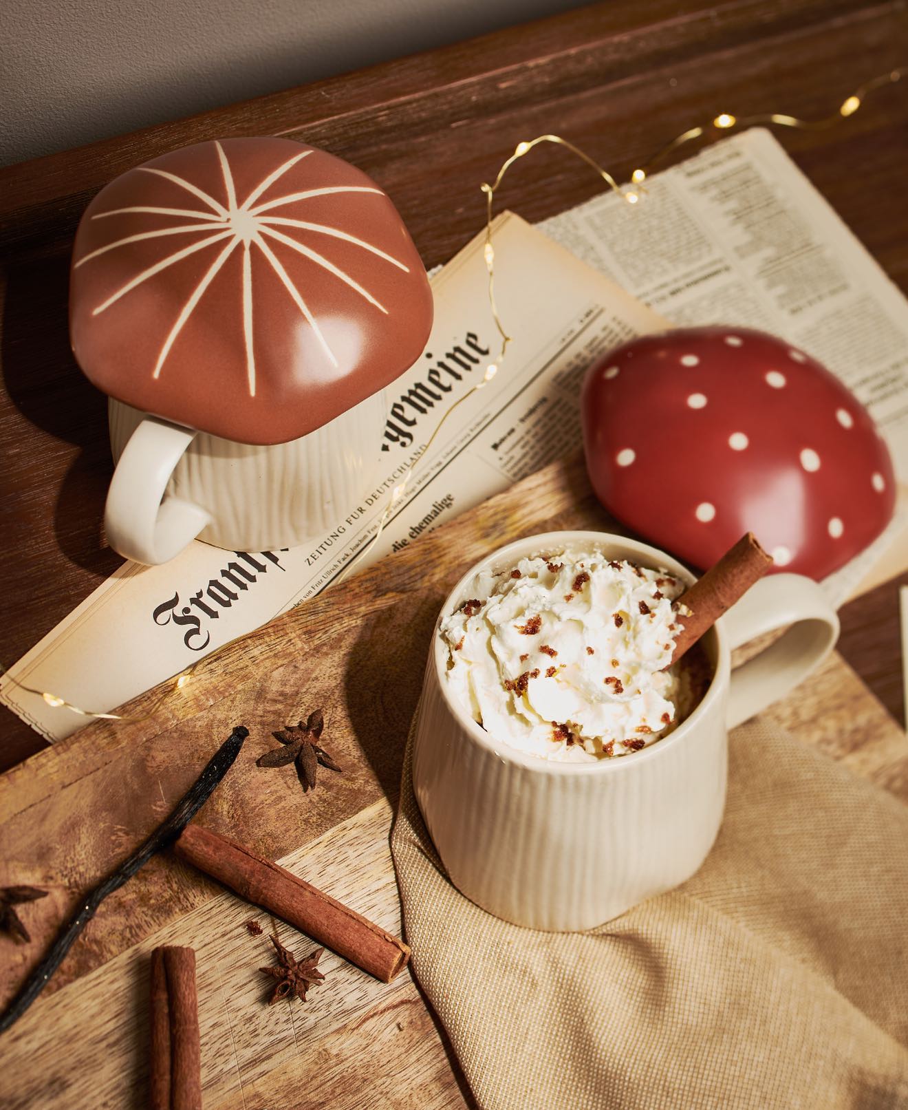 Endlich sind sie da!😍 Wer hat auch schon sehnsüchtig auf sie gewartet? Unsere Henkelbecher „Pilz“ gibt es ab sofort im Onlineshop und ab ca. Mitte nächster Woche auch in Deiner Lieblingsfiliale!🍄 Die