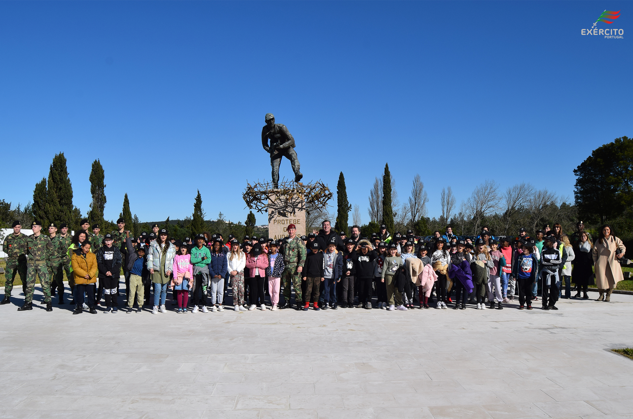 O Exército recebe visita de alunos no... - Exército Português