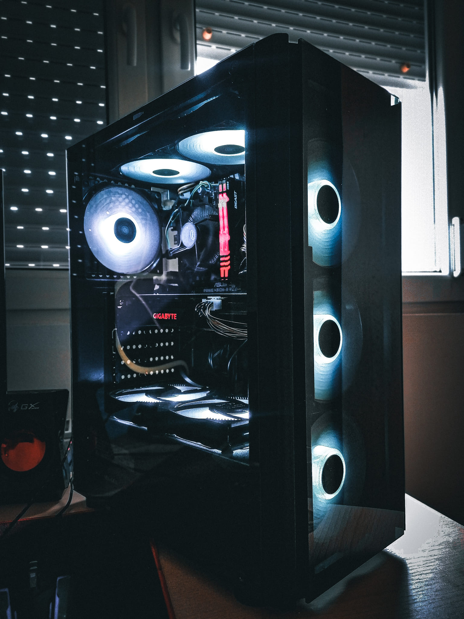 Intel Core i3-10100F * GTX 1660 Ti 6 GB * 16 GB RAM * SSD 256gb