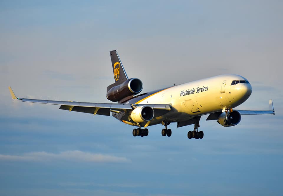 Papercraft model of UPS Airlines MD-11F