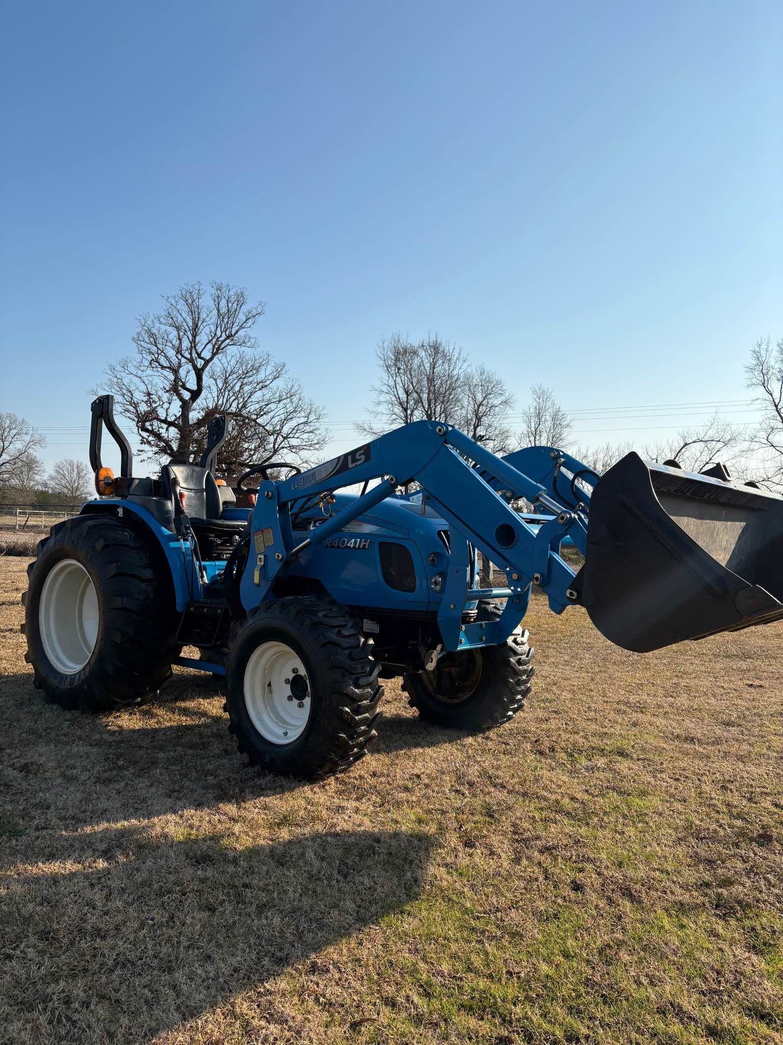 LS R4041 H loader tractor - Lawn Mowers - Haworth, Oklahoma | Facebook ...