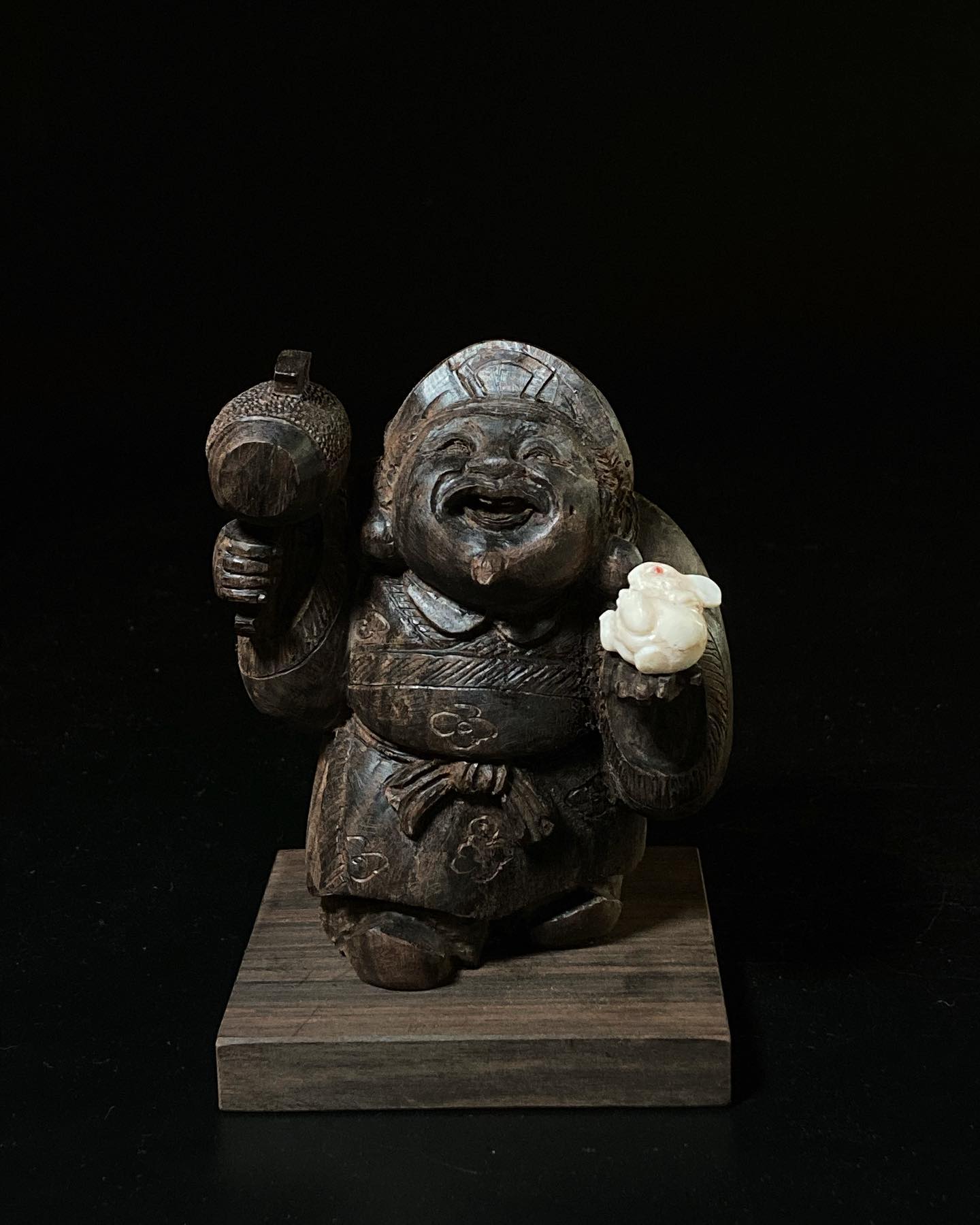 黒檀彫刻 上原工芸 - ‏‎黒檀彫刻 上原工芸‎‏ ‏يو نوې انځور‏ اضافه کړو