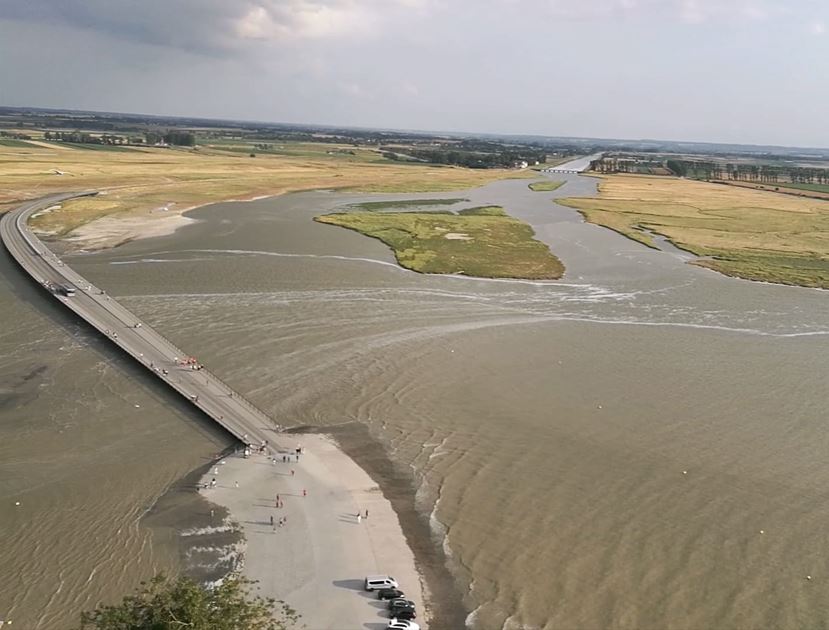La digue du Mont-Saint-Michel Au... - J'aime la Normandie