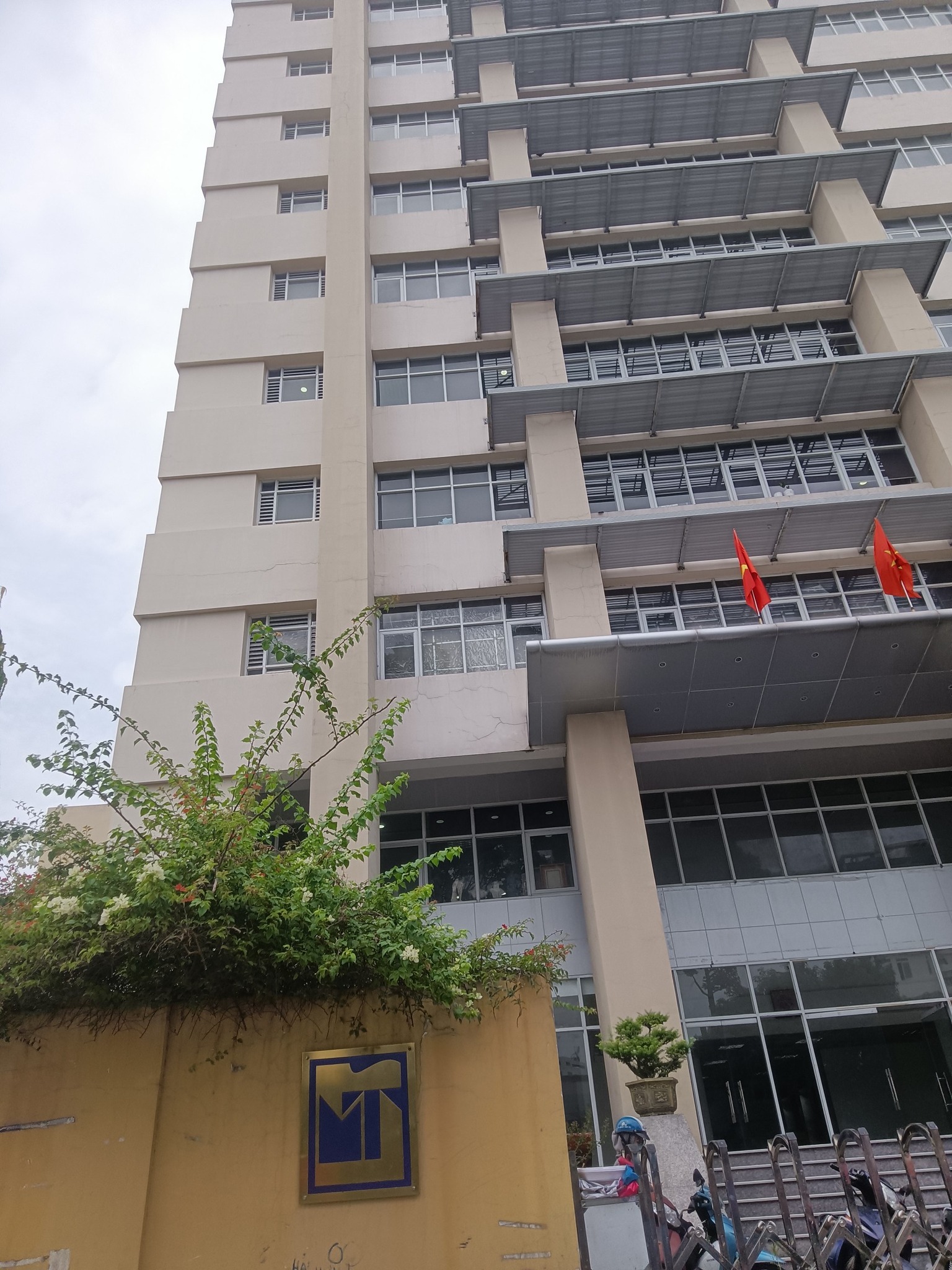 Pun Flyed - Đã chếc in lô cô dát vàng trường M | Facebook