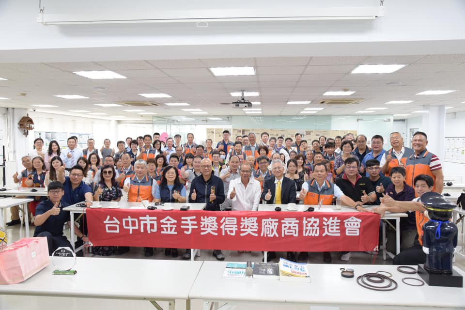 全拓不動產獨立套房出租 全拓 好停車 電梯 熱水壺 採光良好 臺中西區 Patry Kdas
