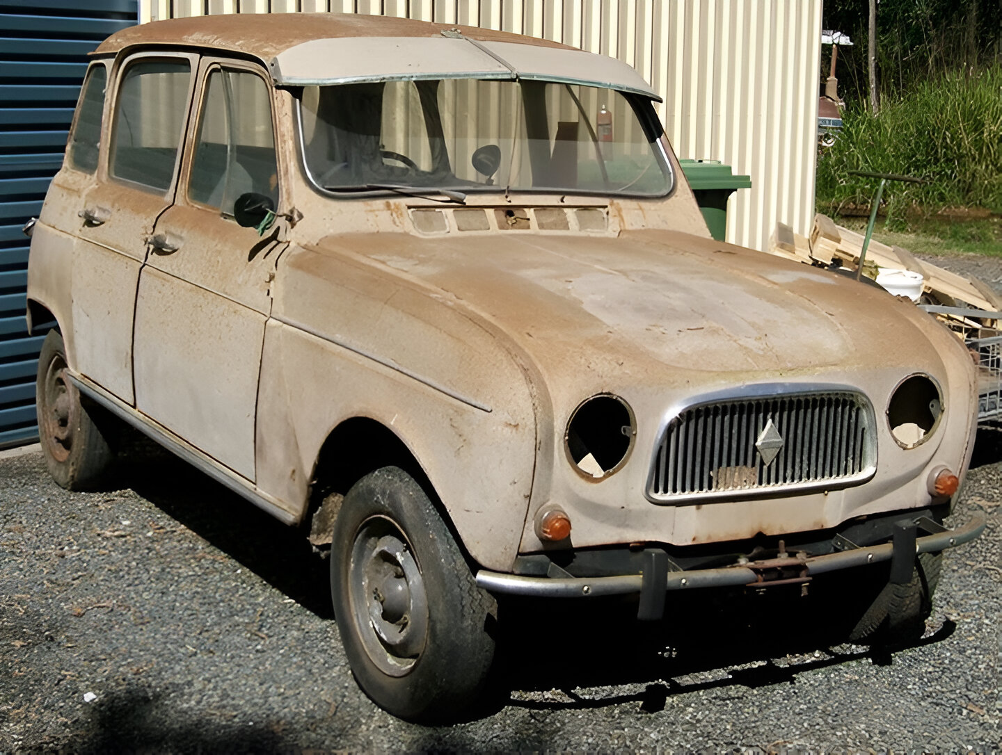 Renault 4L (1961–1994) — an iconic French hatchback featuring a