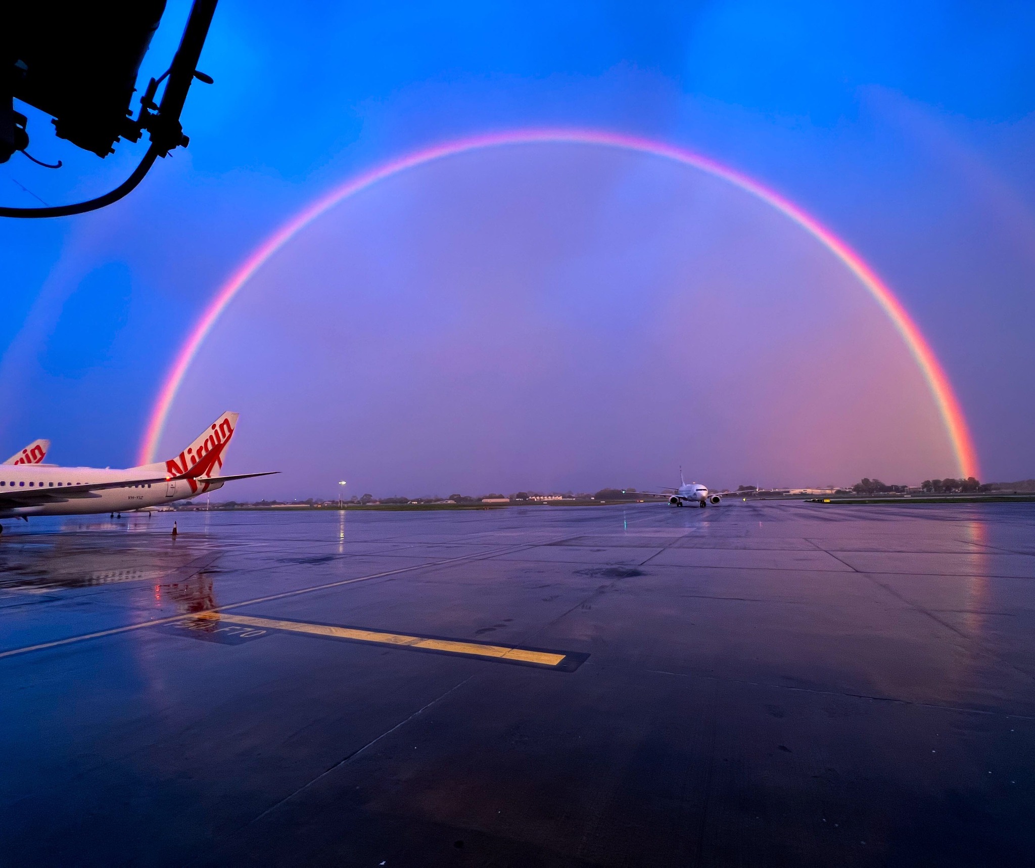 7NEWS - Welcome to Adelaide! Spectacular skies have greeted passengers ...