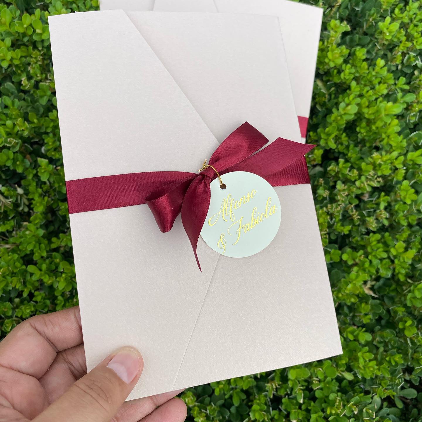 Invitación tríptico con foil y moño... - divas invitaciones | Facebook