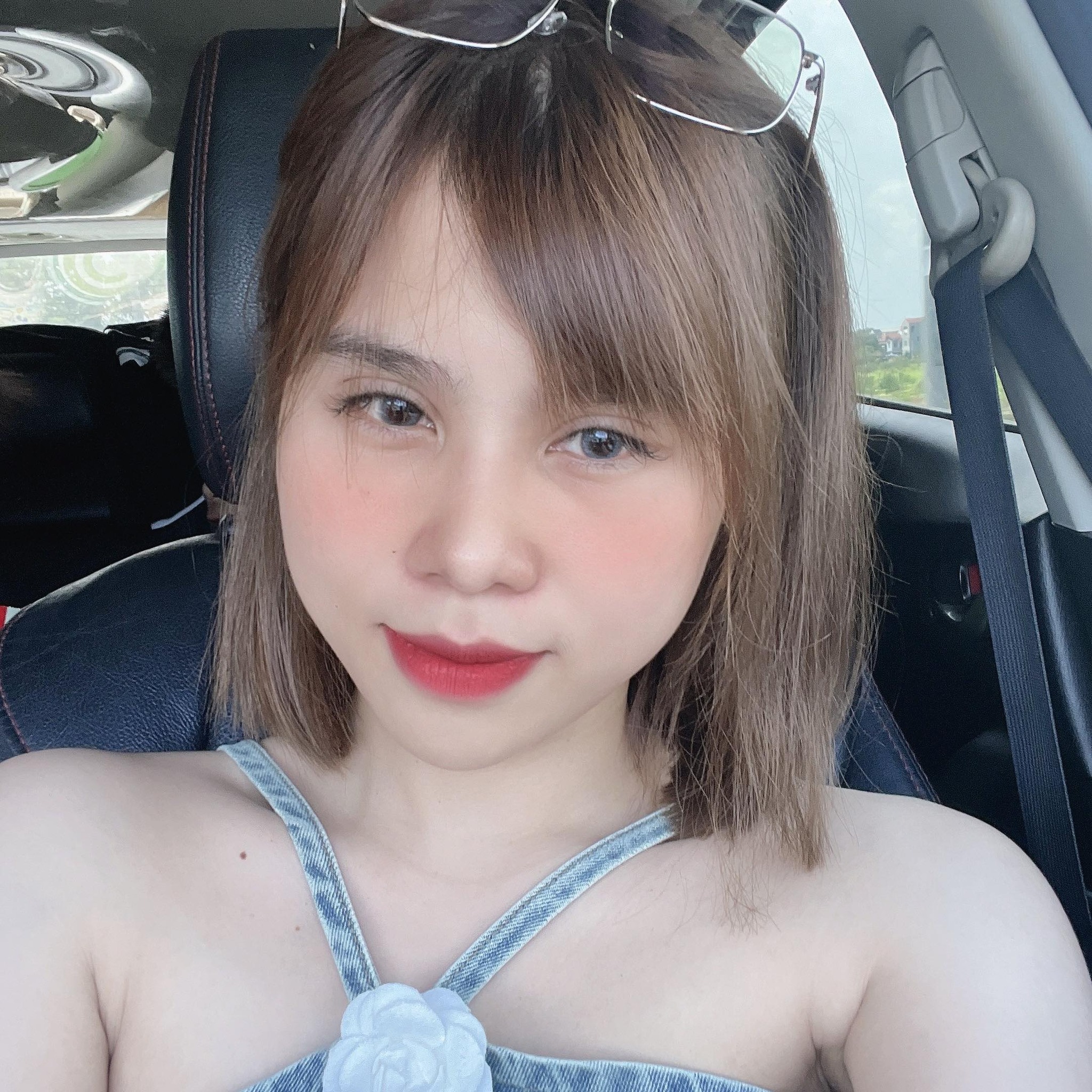 Đặng Thu Huyền Huyền Hihi... Đặng Thu Huyền Huyền Hihi