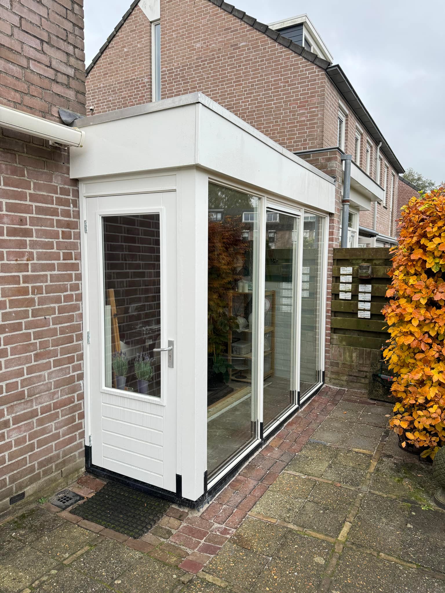 De nieuwe ruiten zijn geplaatst en... - MvZ Bouw & Advies | Facebook