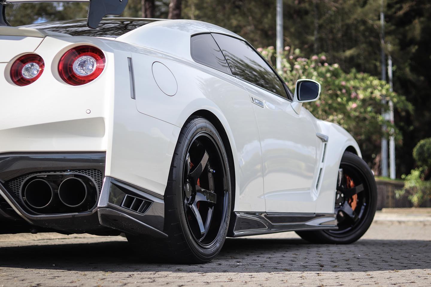 2018 Nissan R35 GT-R on 20” Yokohama Advan Racing GT Premium in