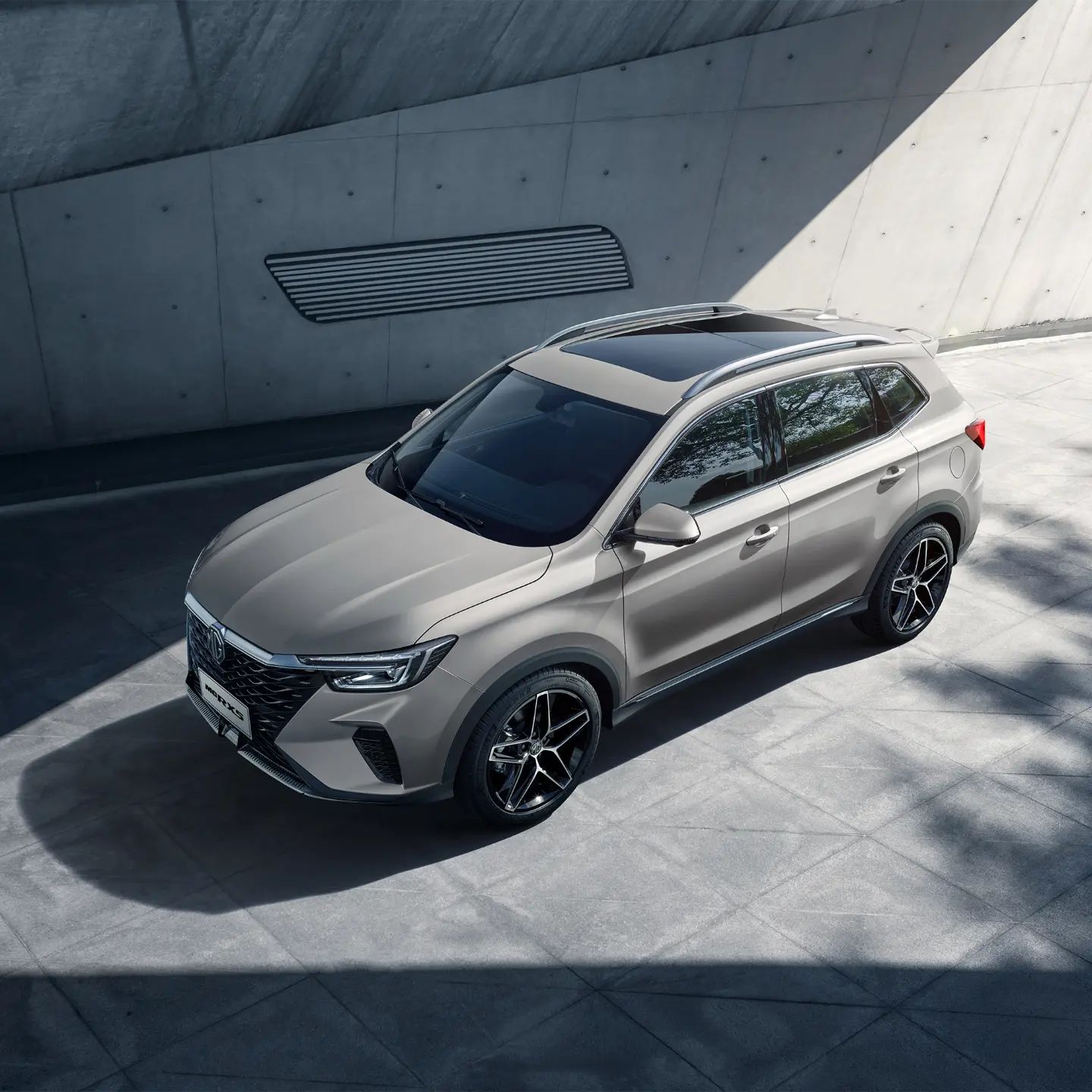 MG Motor Kuwait - . تأتيك إم جي RX5 المطوّرة من جديد... | Facebook