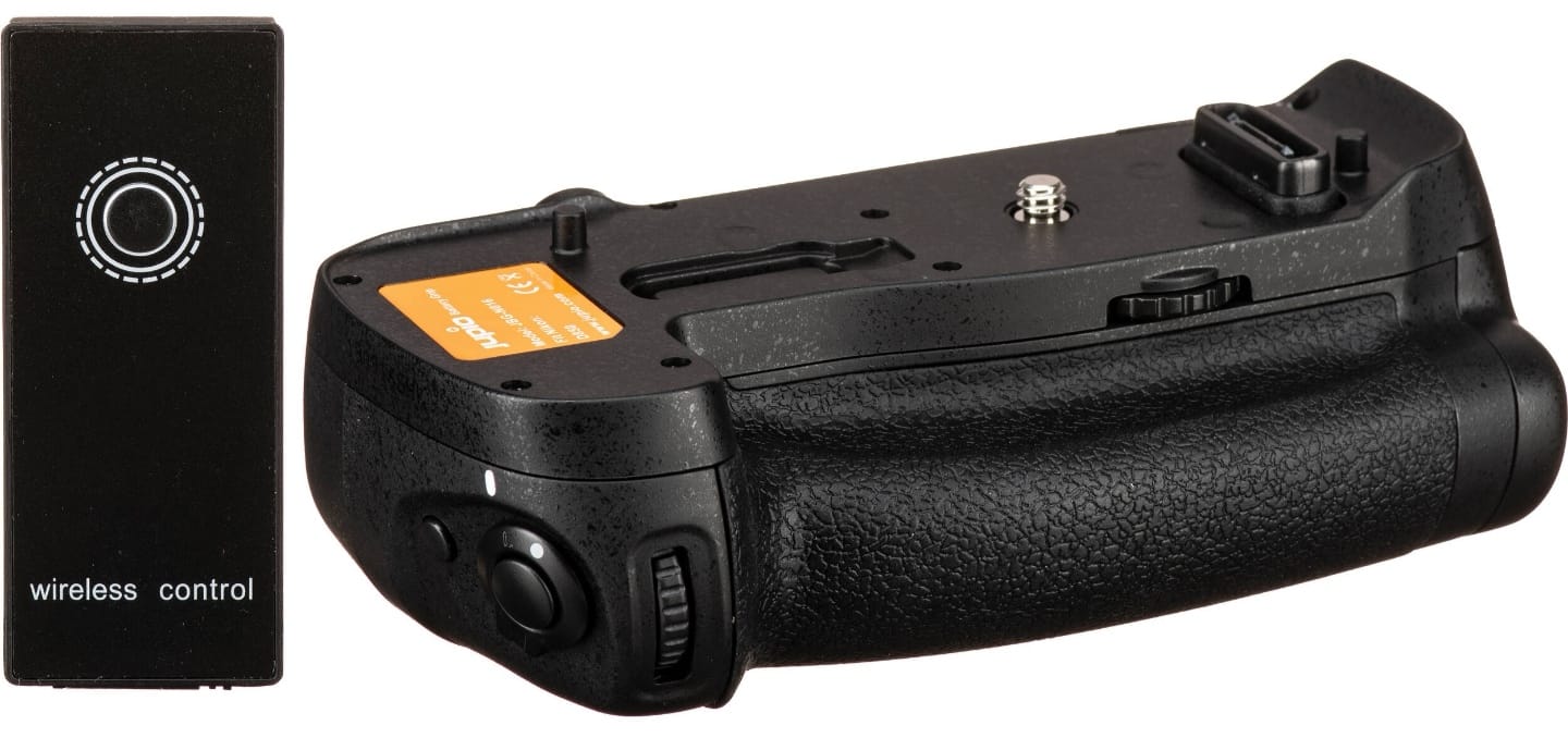 Advantages of a battery grip for D850 owners