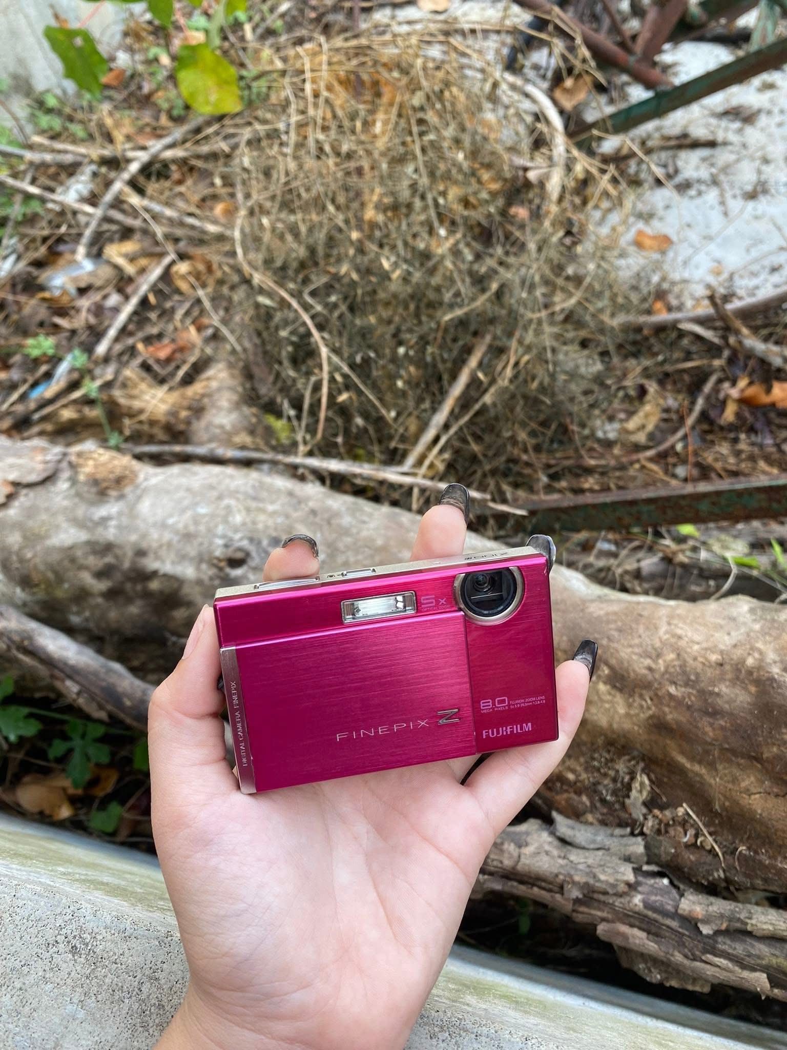 Bilin nyona pls Fujifilm Finepix Z100 (pink?) ₱4999 nalang 