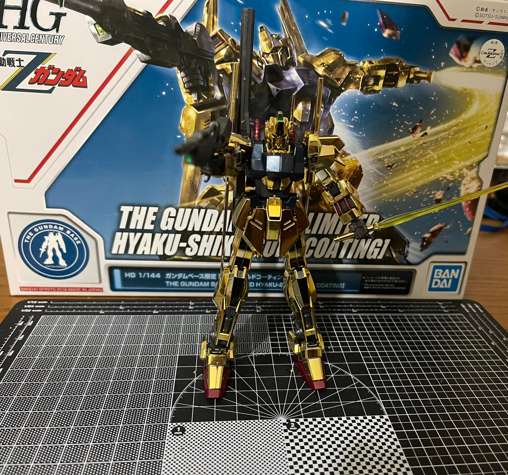 Hyakushiki from Zeta Gundam built with chrome gold paint markers