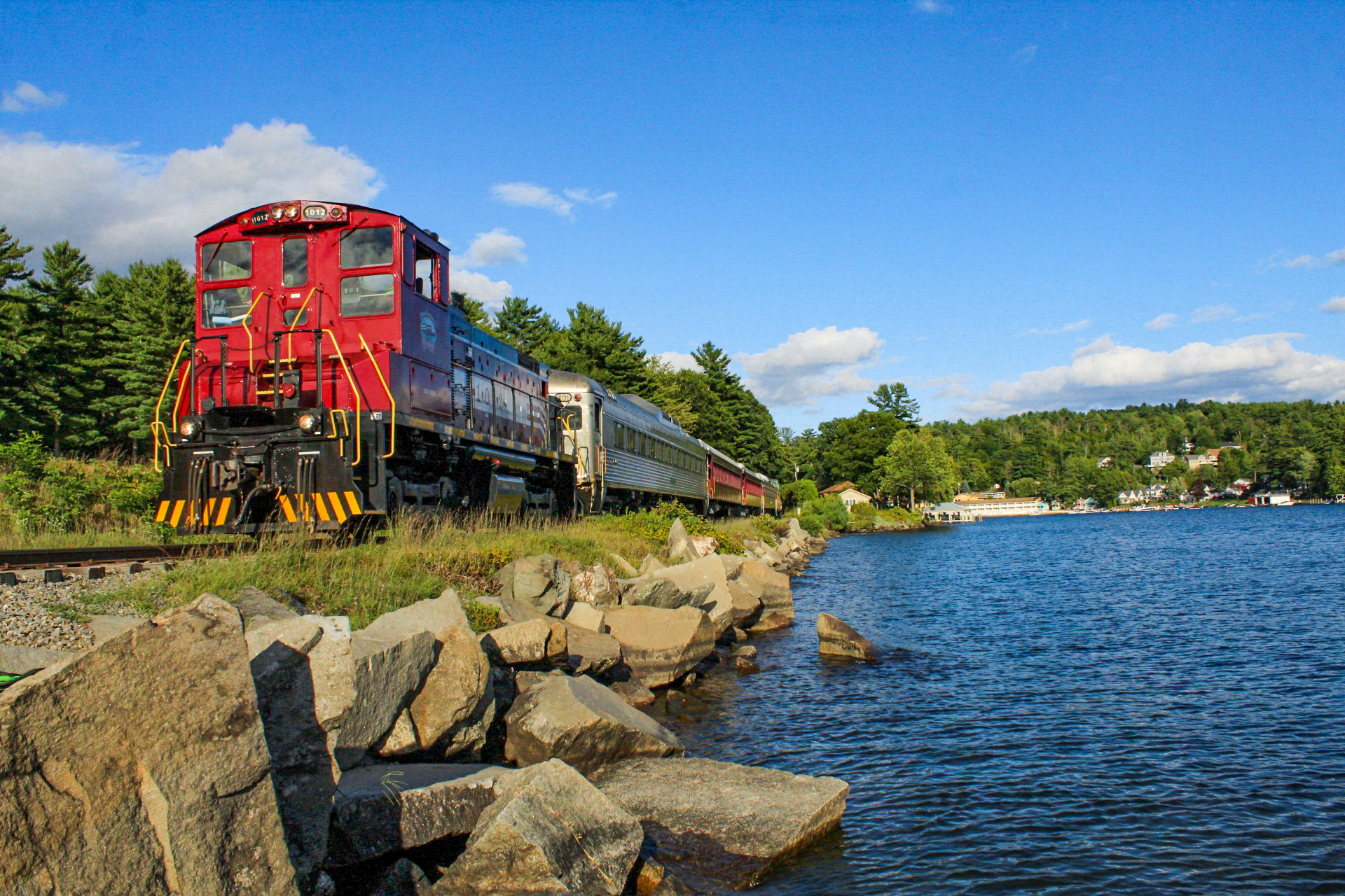 Fall Foliage Train - Winnipesaukee Scenic Railroad