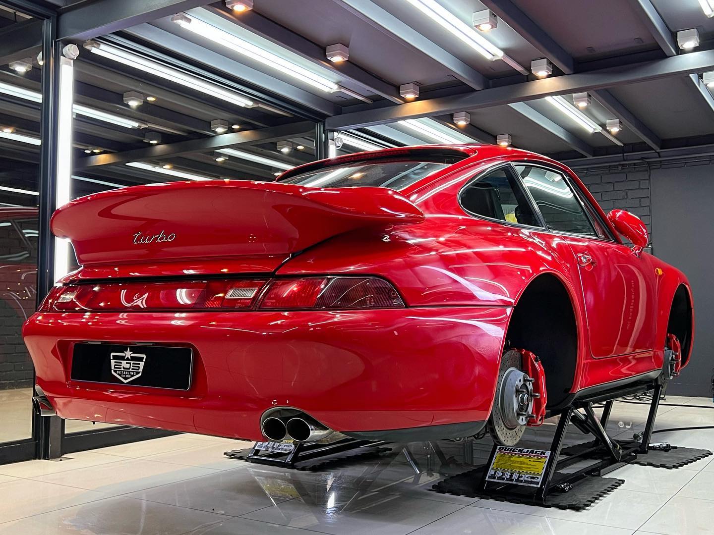 2Js Detailing - #turbotuesday 🔥 Detailing on this Porsche...