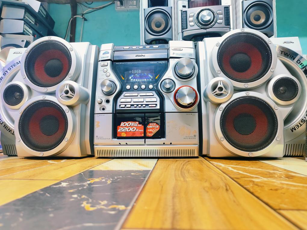 Aiwa jax v5 Japan  Super fresh condition. 2200watt pmpo 200