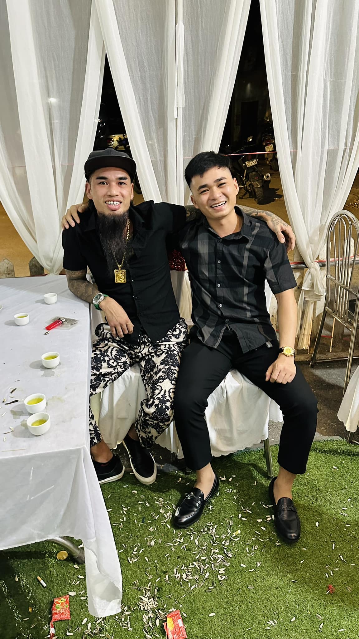 Rambo - Hội những người đang buồn nhưng vẫn phải cười vào Chào nhau cái ...