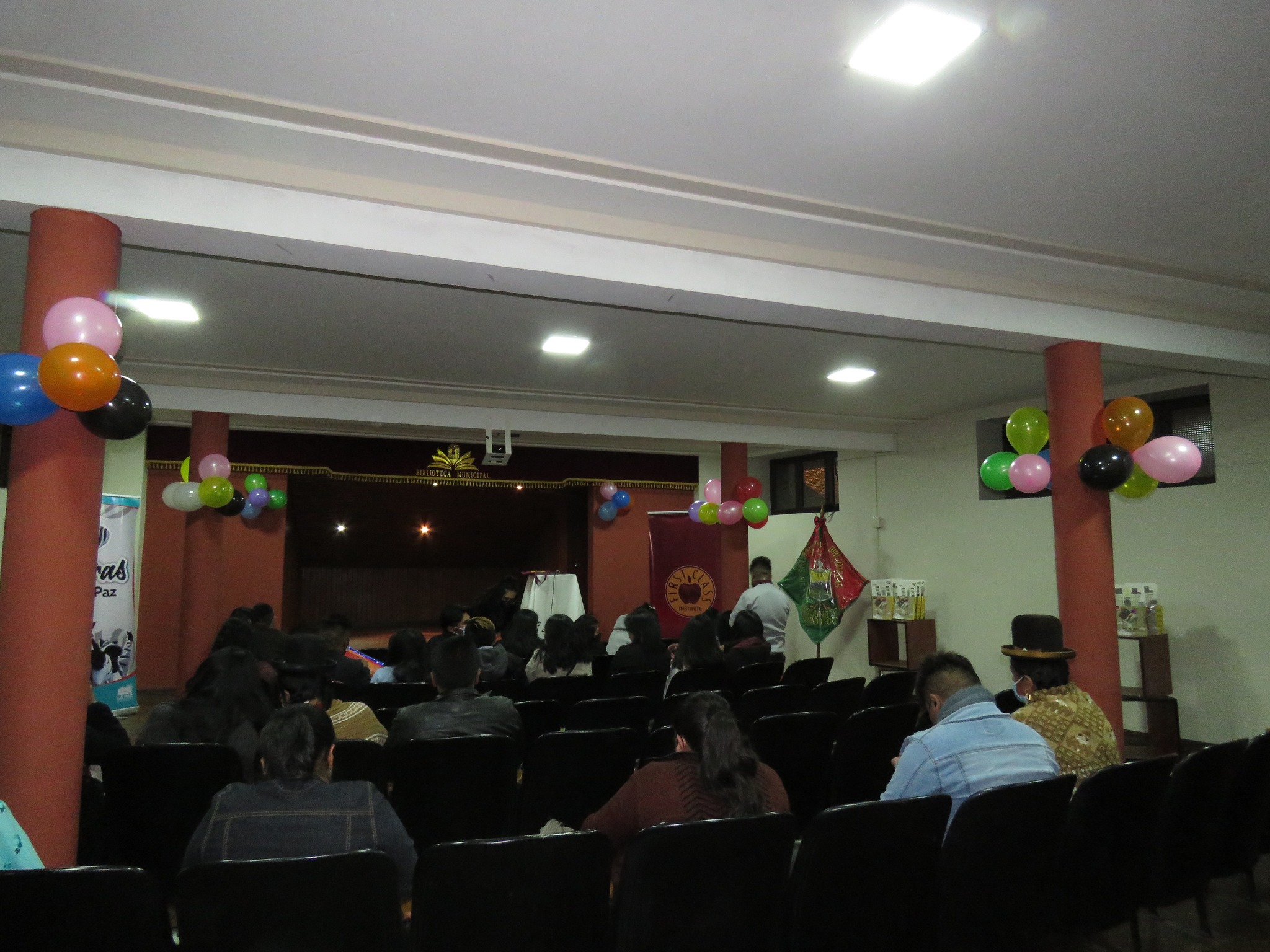 Felicitamos a nuestras queridas... - FIRST CLASS INSTITUTE