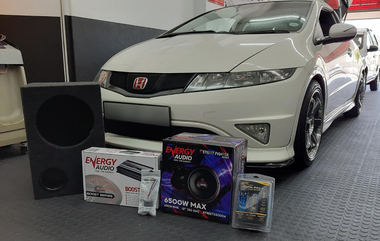 Soundmatch - #Honda #FN2 #Vtec pops into #Claremont store...