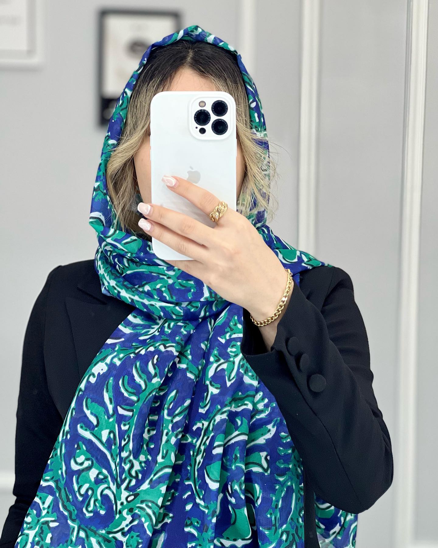 tiffany.scarf - 🌸یه طرح شیک و خوشگل دیگه از شالای آبرنگی🌸... | Facebook