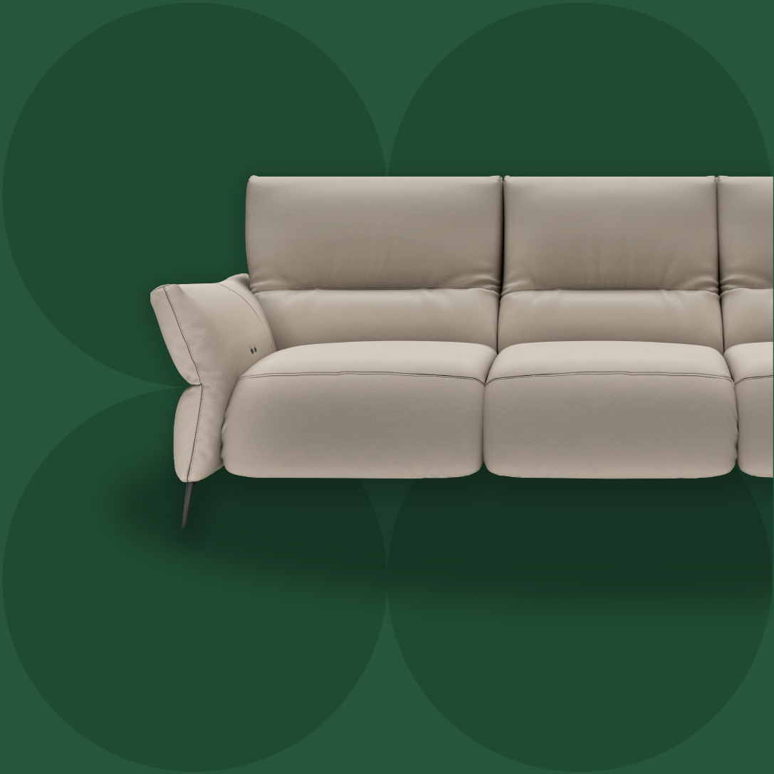 With its high backrest and wide seats, Macao is a true monument to