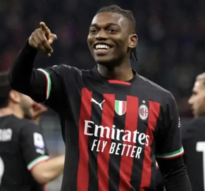 OFFICIAL: Rafael Leao will wear the number 10 shirt in the new