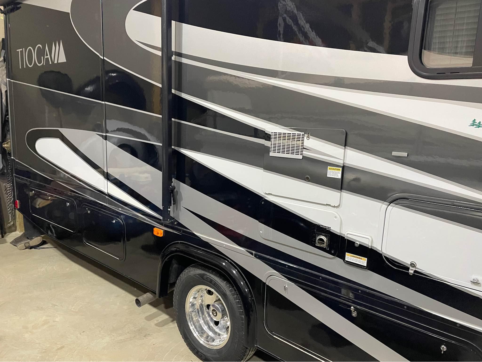 2010 Fleetwood Tioga Motor Home M31 Low Mileage On Ford F450. Class C ...