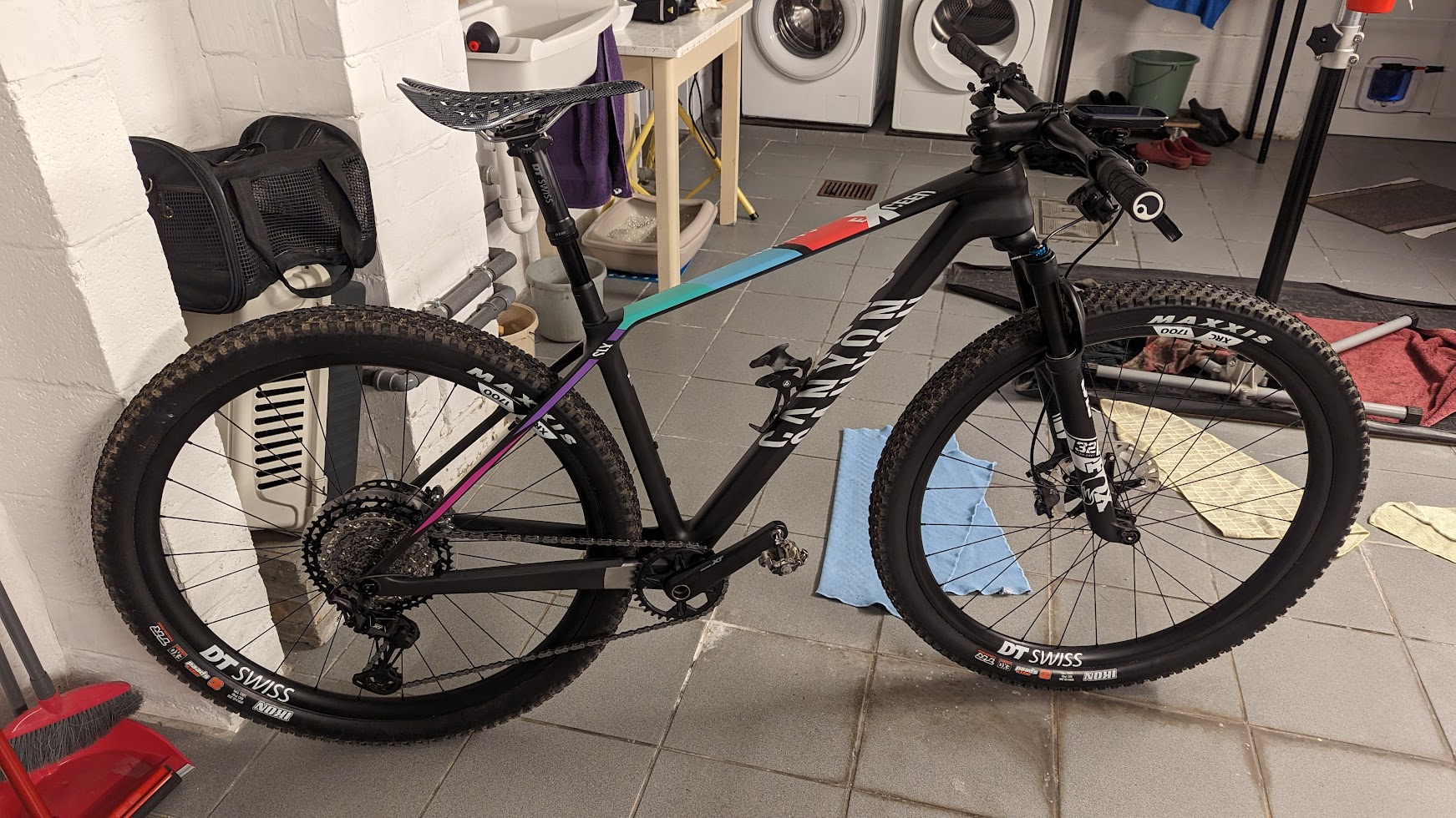 Introducing myself as Canyon CF SLX 9.0 owner. Model 2019. Great 